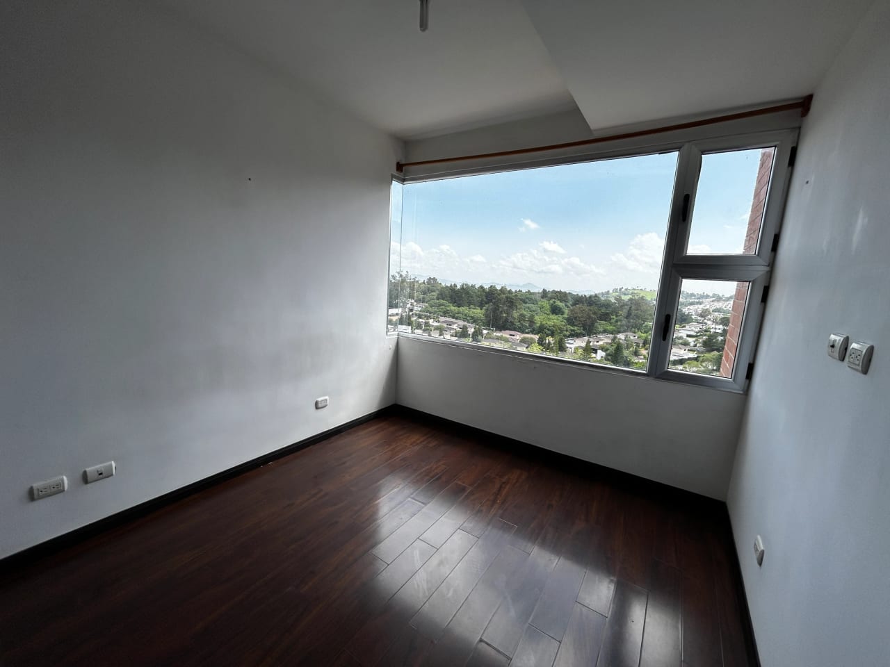 Apartamento en Venta en Edificio Caledonia Zona 16 Ciudad de Guatemala — Apartamento en Venta en Caledonia, Zona 16, Guatemala, Ciudad — foto 6 de 10