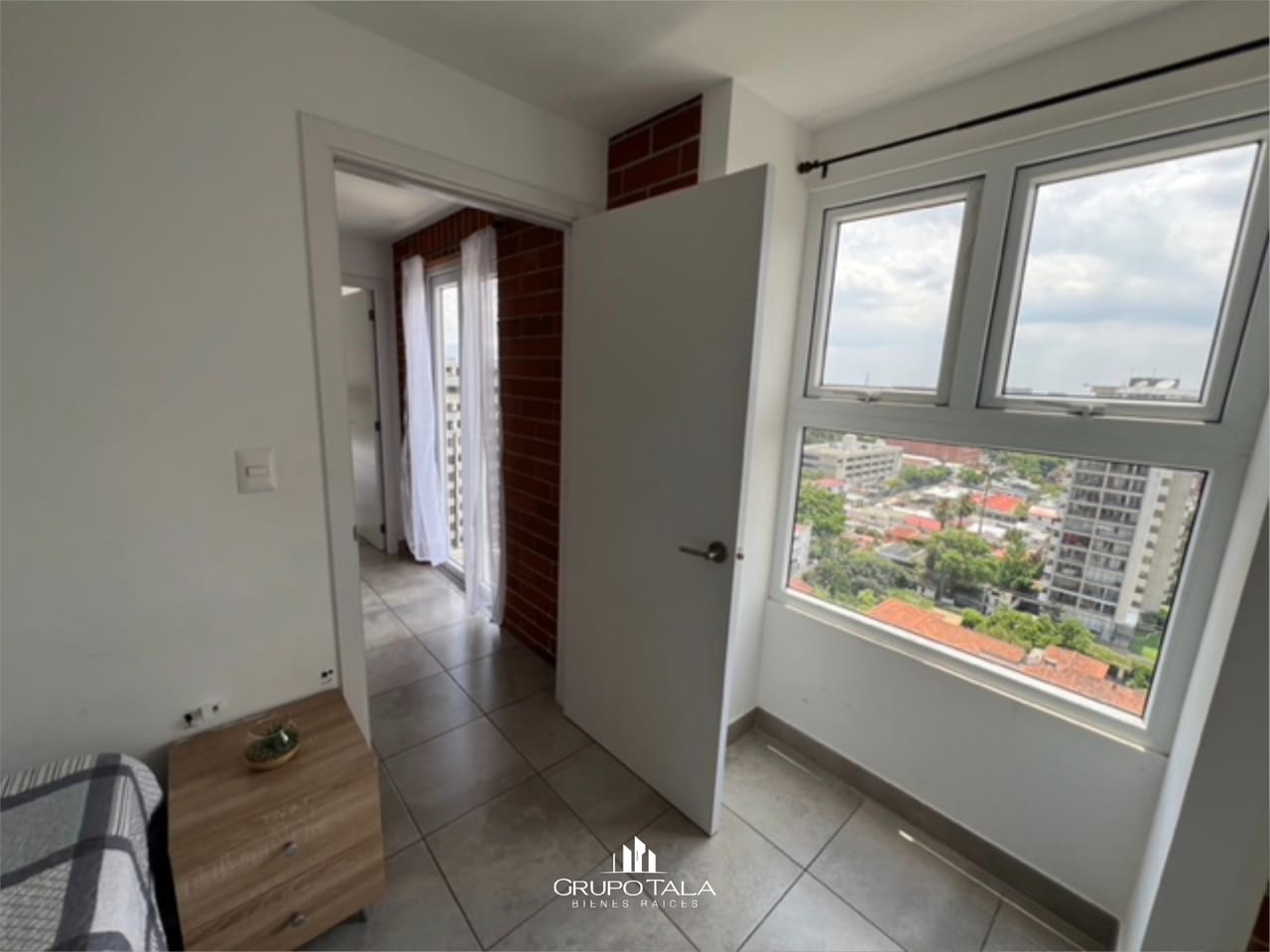 Apartamento en Renta amueblado en Edificio Fiamene, Zona 10 — Apartamento en Alquiler en Fiamene, Zona 10, Guatemala, Ciudad — foto 3 de 8