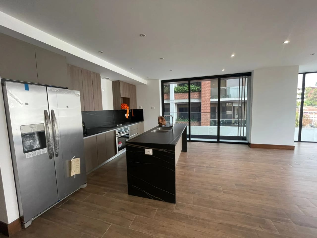 VENDO APARTAMENTO EN EDIFICIO GAURA ZONA 15 VISTA HERMOSA - Image 1