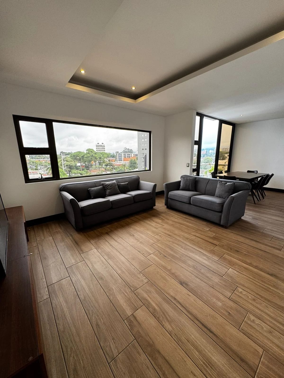 RENTO APARTAMENTO EN EDIFICIO VIVALT ZONA 10 - Image 1