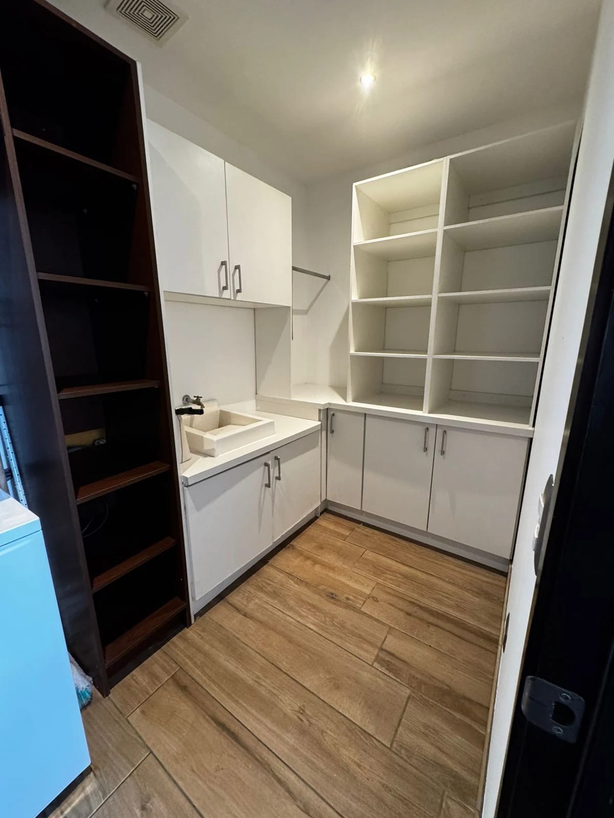 RENTO APARTAMENTO EN EDIFICIO VIVALT ZONA 10 - Image 4