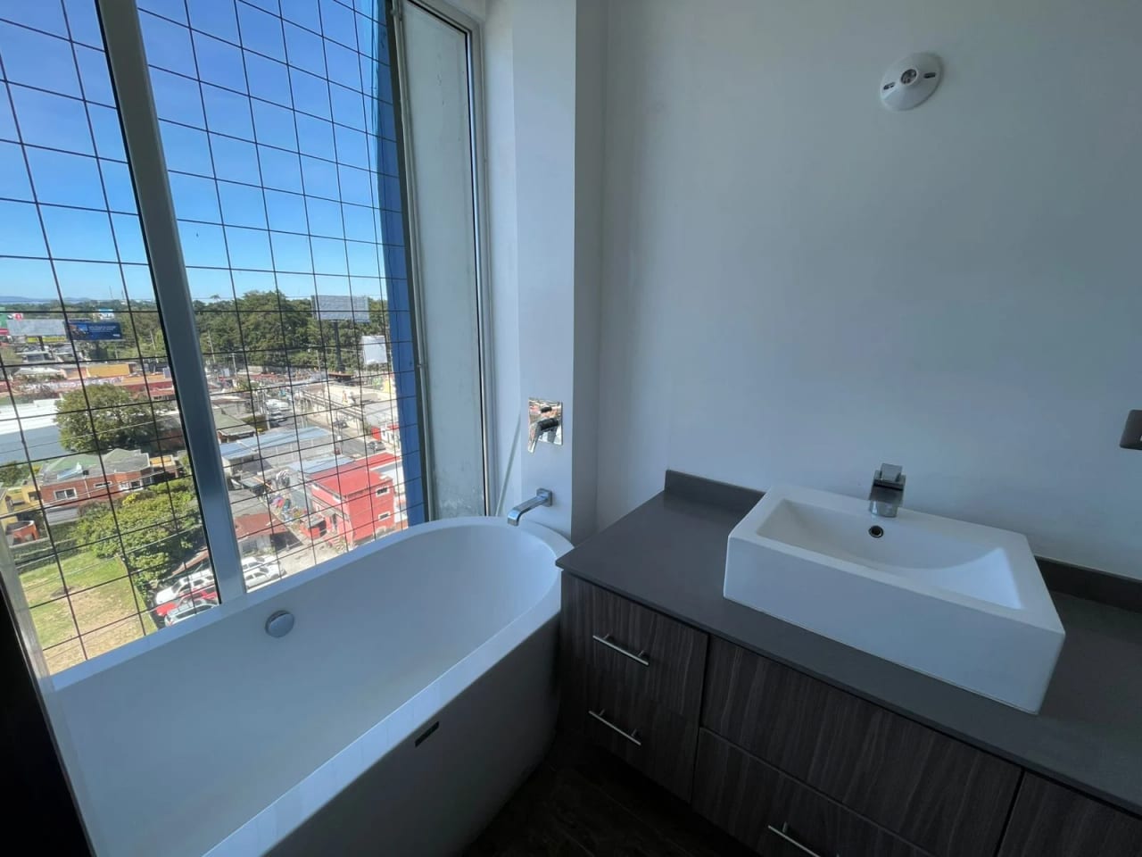 VENDO APARTAMENTO EN EDIFICIO DESTINY KM. 14.5 CAES - Image 4