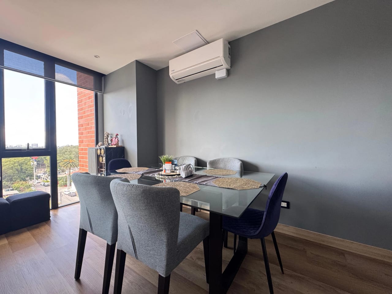 VENDO APARTAMENTO DE 3 HABITACIONES EN EDIFICIO TOMUS ZONA 15 - Image 5