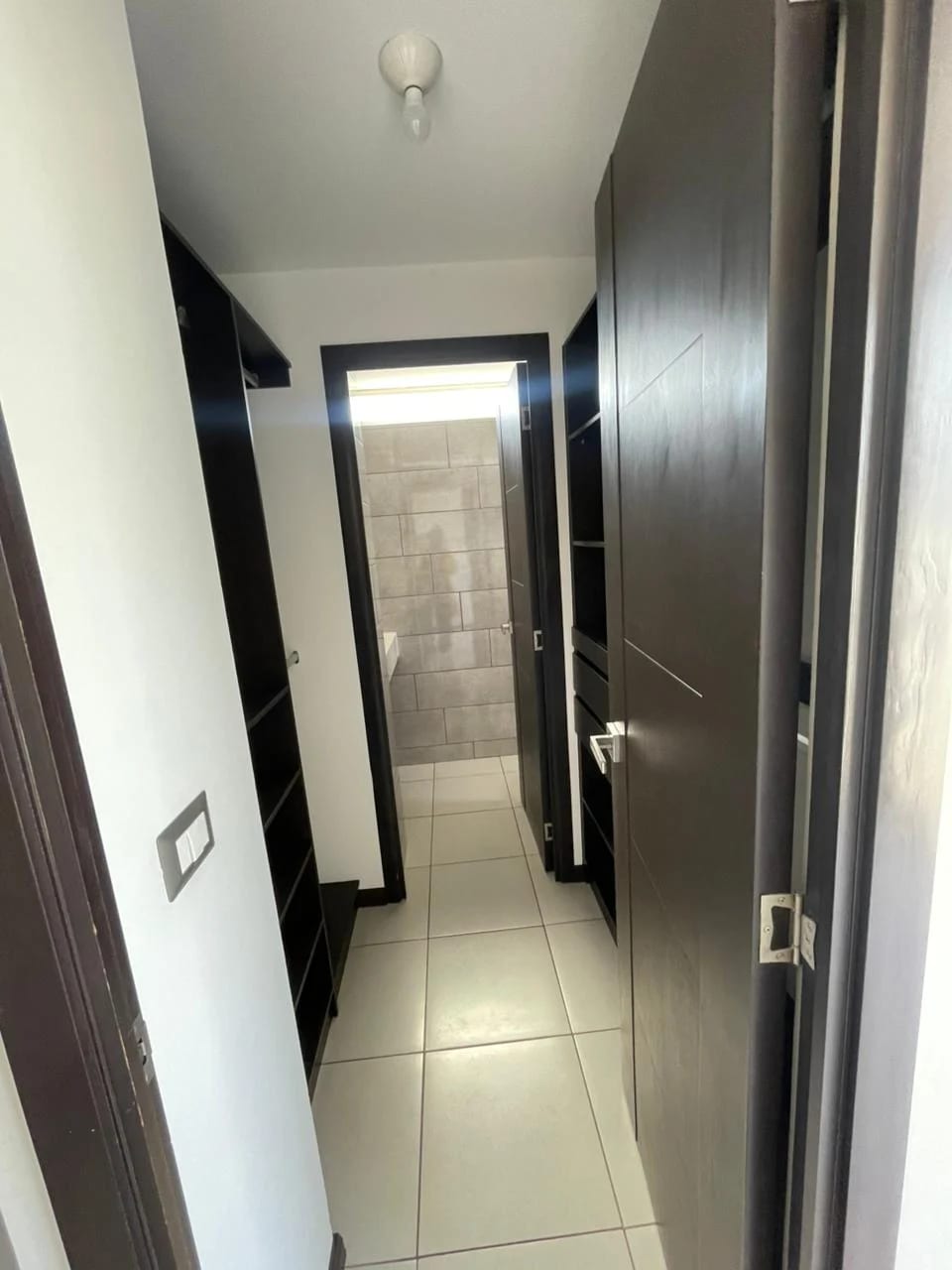 Rento Apartamento en Edificio Vistas de la Floresta Zona 4 de Mixco. — Apartamento en Alquiler en Vistas de la floresta, Zona 4 Mixco, Guatemala, Ciudad — foto 4 de 12