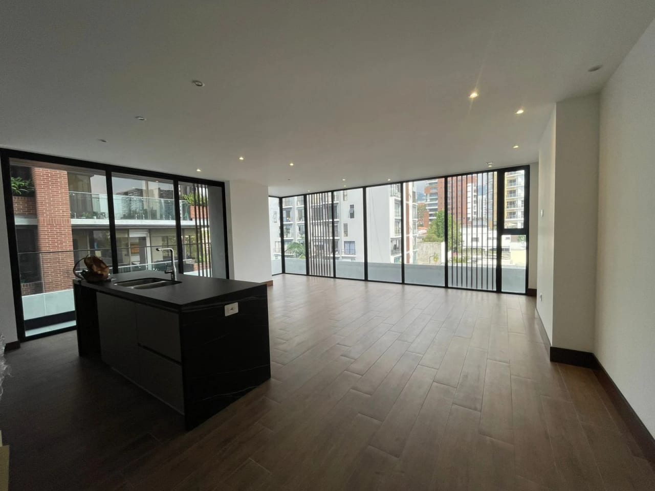 Vendo Apartamento en Edificio Gaura Zona 15 Vista Hermosa — Apartamento en Venta en Gaura, Zona 15, Guatemala, Ciudad — foto 2 de 16