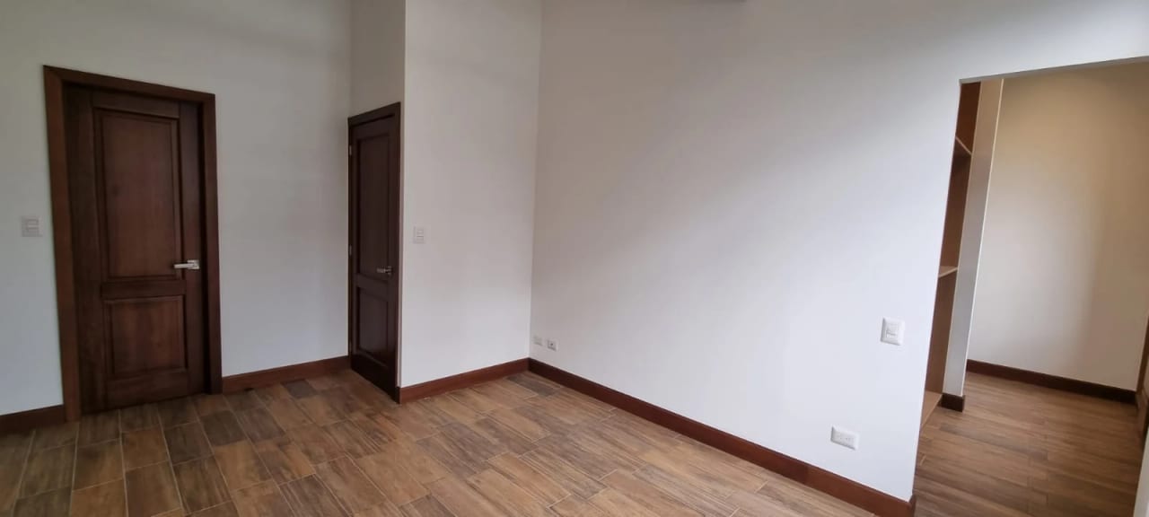 Rento Apartamento con Acabados Modernos en Edificio Salvattore Zona 10 — Apartamento en Alquiler en Salvattore, Zona 10, Guatemala, Ciudad — foto 4 de 13