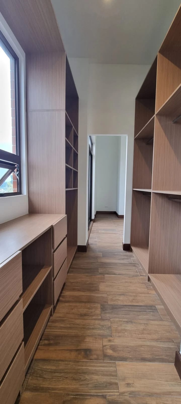 Rento Apartamento con Acabados Modernos en Edificio Salvattore Zona 10 — Apartamento en Alquiler en Salvattore, Zona 10, Guatemala, Ciudad — foto 7 de 13