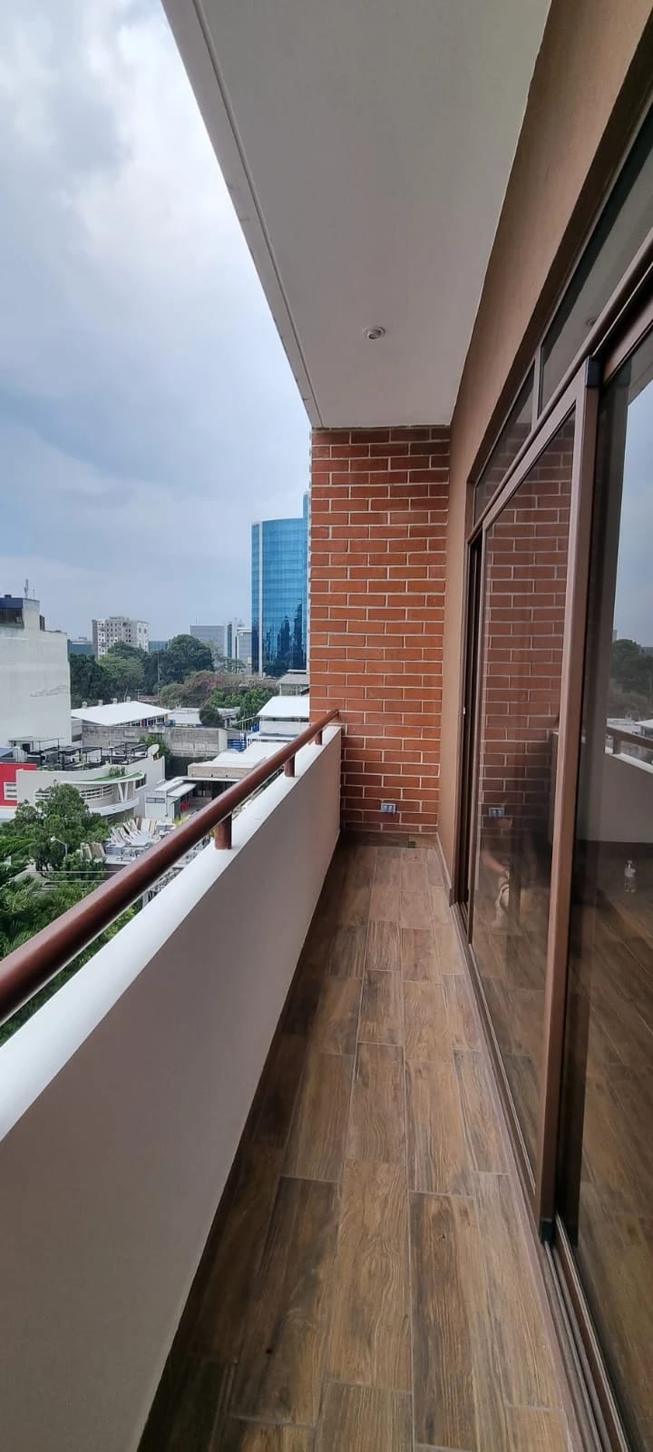 Rento Apartamento con Acabados Modernos en Edificio Salvattore Zona 10 — Apartamento en Alquiler en Salvattore, Zona 10, Guatemala, Ciudad — foto 12 de 13