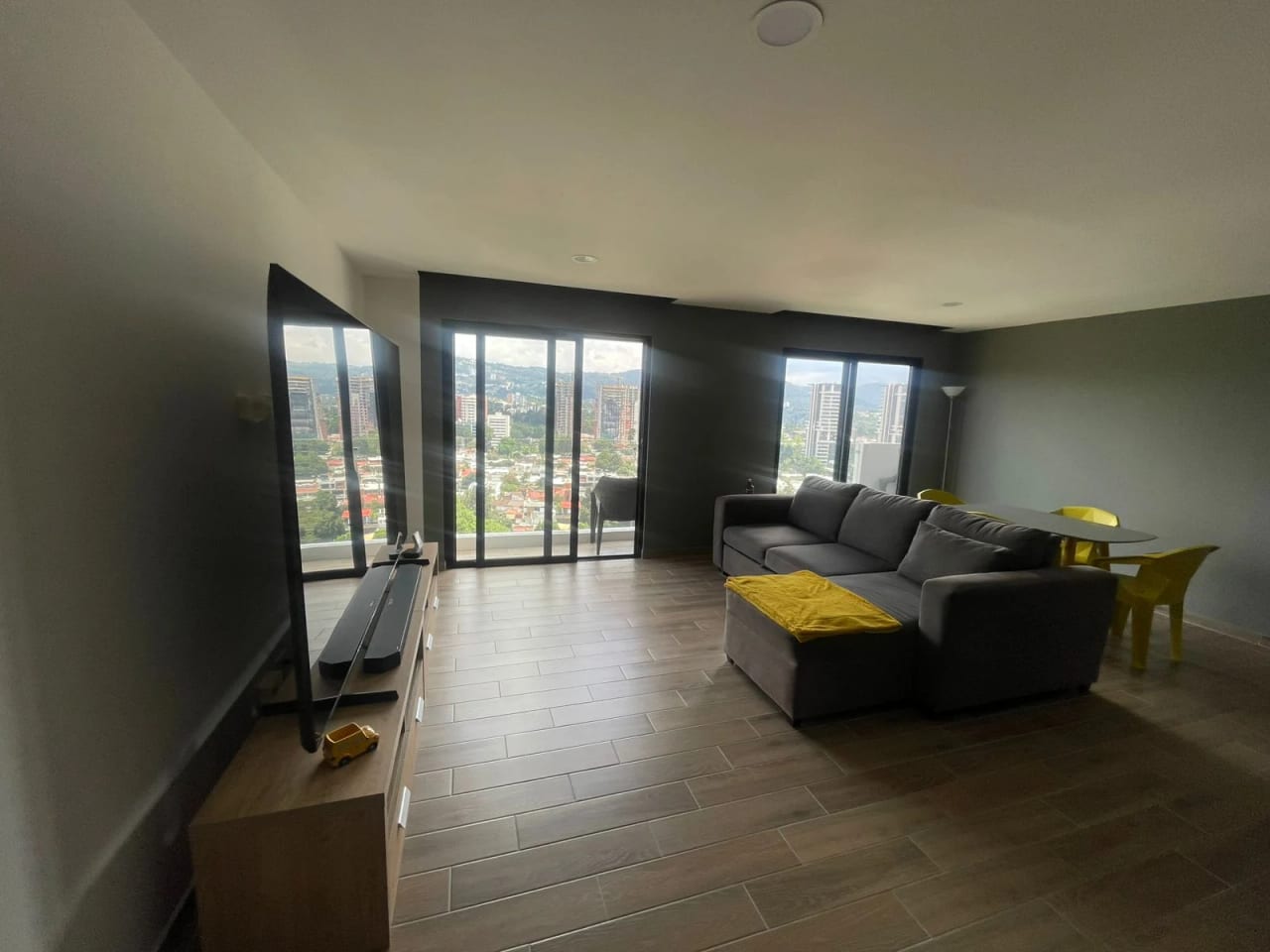 Vendo Apartamento de 3 Habitaciones en Edificio Parque 14 Zona 14 — Apartamento en Venta en Parque 14, Zona 14, Guatemala, Ciudad — foto 1 de 11