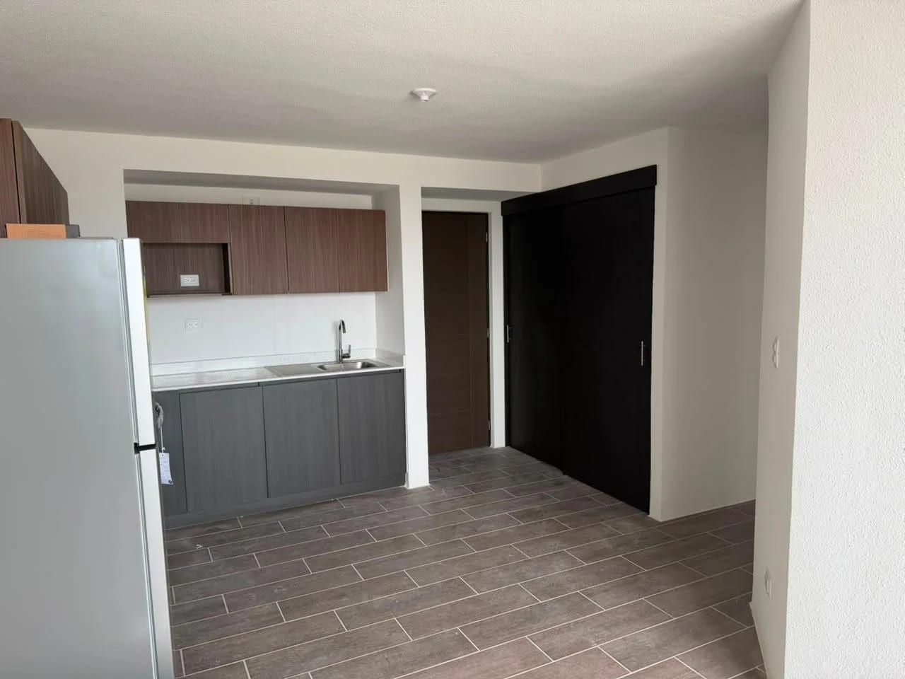 Rento Apartamento en Edificio Cumbres del Pedregal Zona 6 — Apartamento en Alquiler en Zona 6, Guatemala, Ciudad — foto 1 de 15