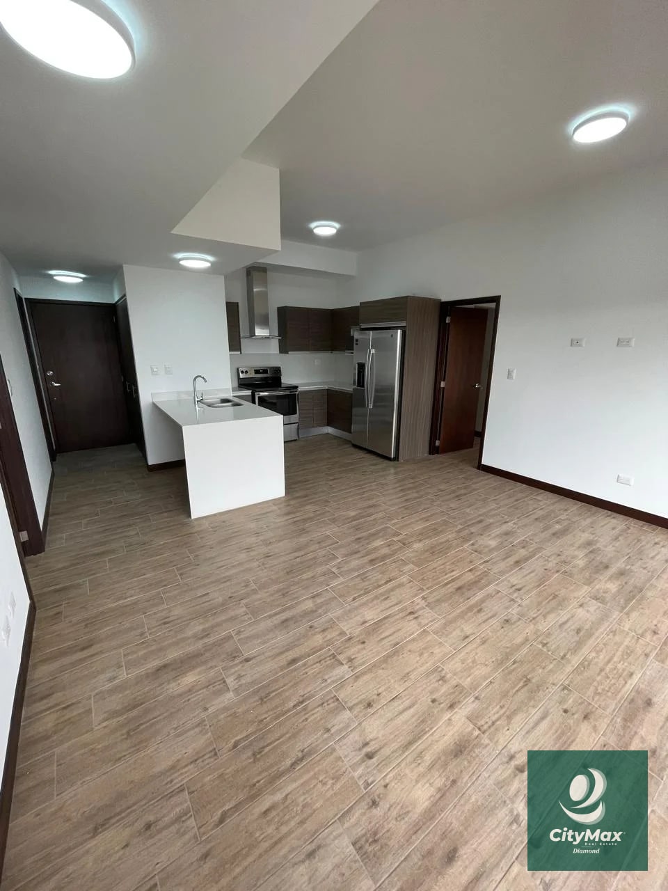 APARTAMENTO EN RENTA EN ZONA 10 - 9