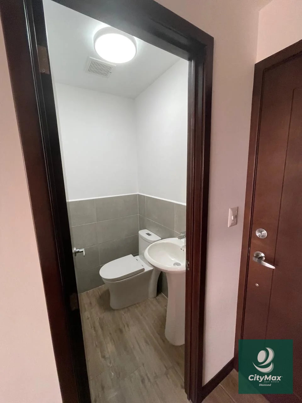 APARTAMENTO EN RENTA EN ZONA 10 - 5