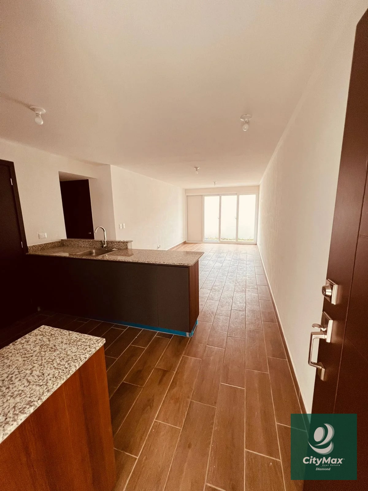 Apartamento en venta en zona 16 de 3 habitaciones con Jardín - 16