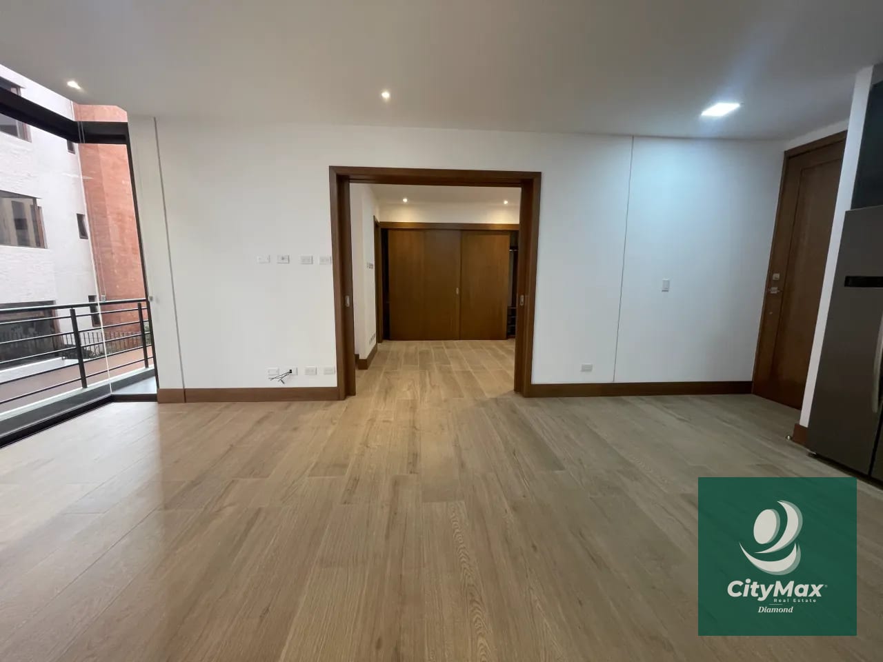 Apartamento en Renta en Vista Hermosa 1 Zona 15 Guatemala Apartamento ubicado en 2do nivel cuenta con 120m² incluye balcón y 2 parqueos • Vestíbulo • Cocina abierta • Sala-comedor con balcón • Lavandería con equipo • Dormitorio secundario o estudio con baño completo • Dormitorio principal con closet y baño completo • 2 parqueos PAA-019-11-17-8 USD1,000 Precio de Renta incluye mantenimiento e IVA — Apartamento en Alquiler en Zona 15, Guatemala, Ciudad — foto 14 de 15
