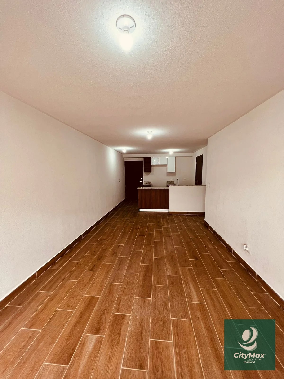 Apartamento en venta con jardín en Senderos zona 16 — Apartamento en Venta en Zona 16, Guatemala, Ciudad — foto 1 de 11