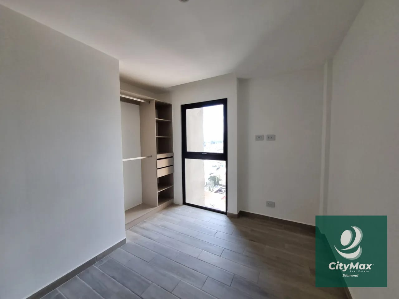 Apartamento en Renta en Edificio en Zona 10 — Apartamento en Alquiler en Parque 10, Zona 10, Guatemala, Ciudad — foto 3 de 17