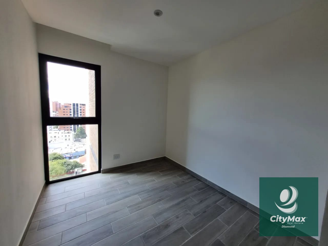 Apartamento en Renta en Edificio en Zona 10 — Apartamento en Alquiler en Parque 10, Zona 10, Guatemala, Ciudad — foto 5 de 17