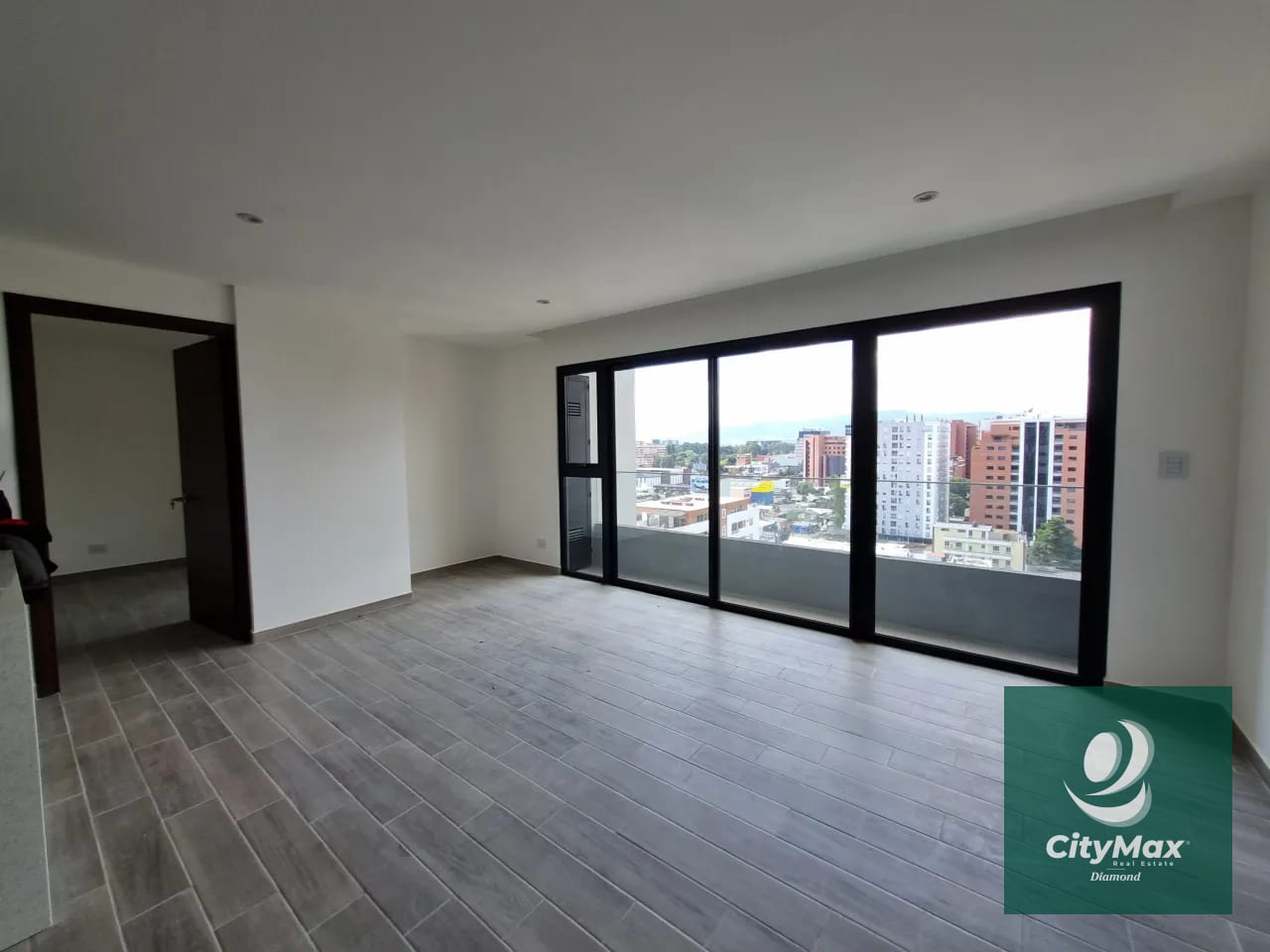 Apartamento en Renta en Edificio en Zona 10 — Apartamento en Alquiler en Parque 10, Zona 10, Guatemala, Ciudad — foto 1 de 17