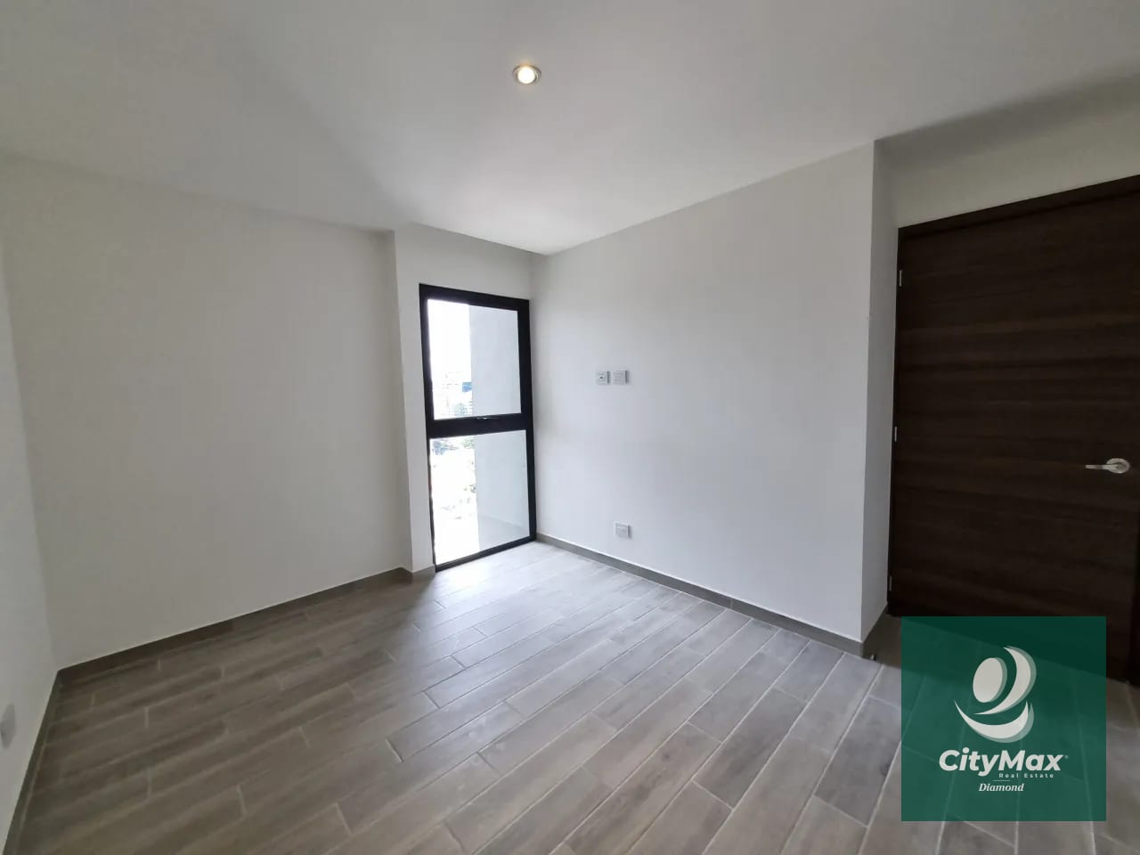 Apartamento en Renta en Edificio en Zona 10 — Apartamento en Alquiler en Parque 10, Zona 10, Guatemala, Ciudad — foto 8 de 17