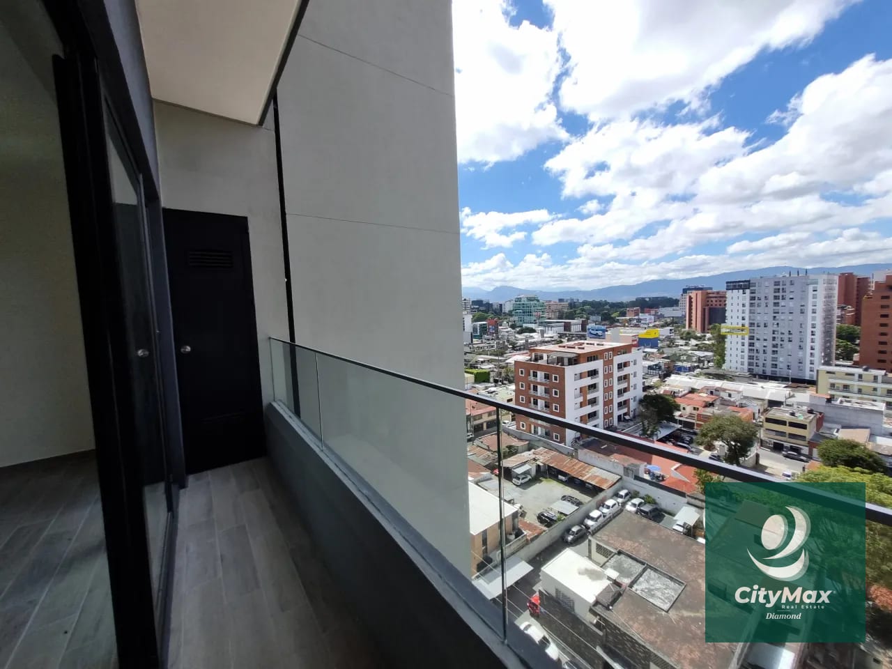 Apartamento en Renta en Edificio en Zona 10 — Apartamento en Alquiler en Parque 10, Zona 10, Guatemala, Ciudad — foto 13 de 17