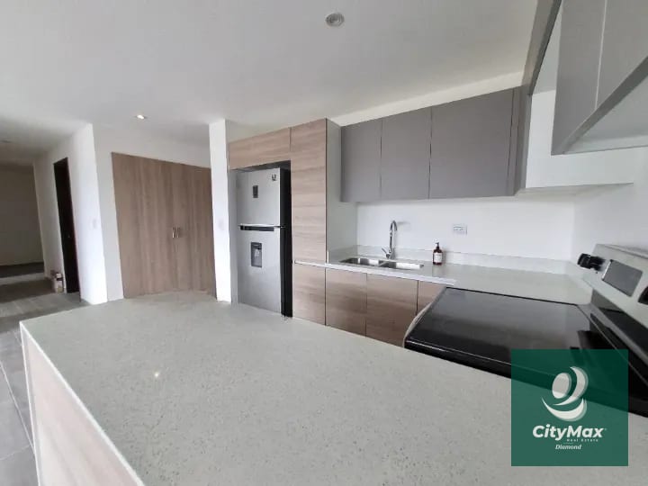 Apartamento en Renta en Edificio en Zona 10 — Apartamento en Alquiler en Parque 10, Zona 10, Guatemala, Ciudad — foto 2 de 17