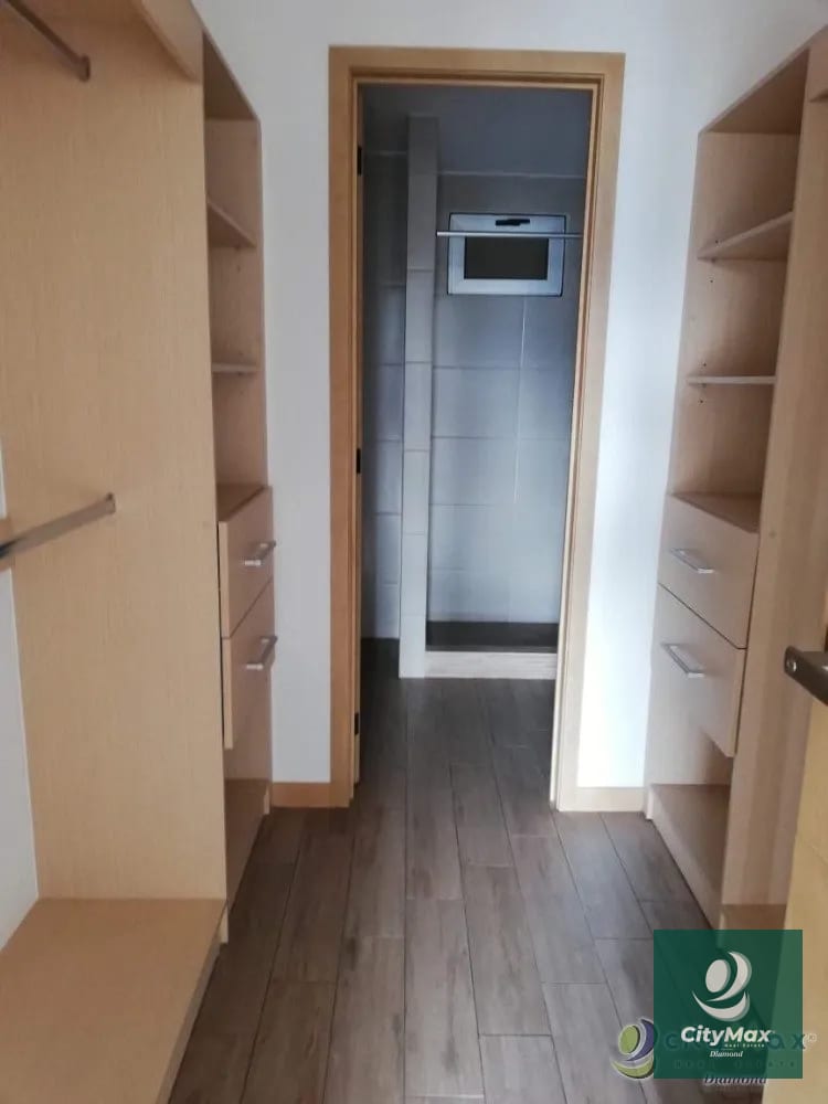 Apartamento de 2 habitaciones en zona 10 — Apartamento en Alquiler en Zona 10, Guatemala, Ciudad — foto 2 de 8