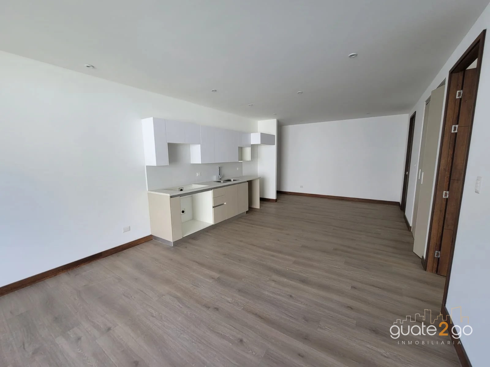 Excelente precio a una cuadra Av Las Americas — Apartamento en Venta en Artis, Zona 13, Guatemala, Ciudad — foto 2 de 17