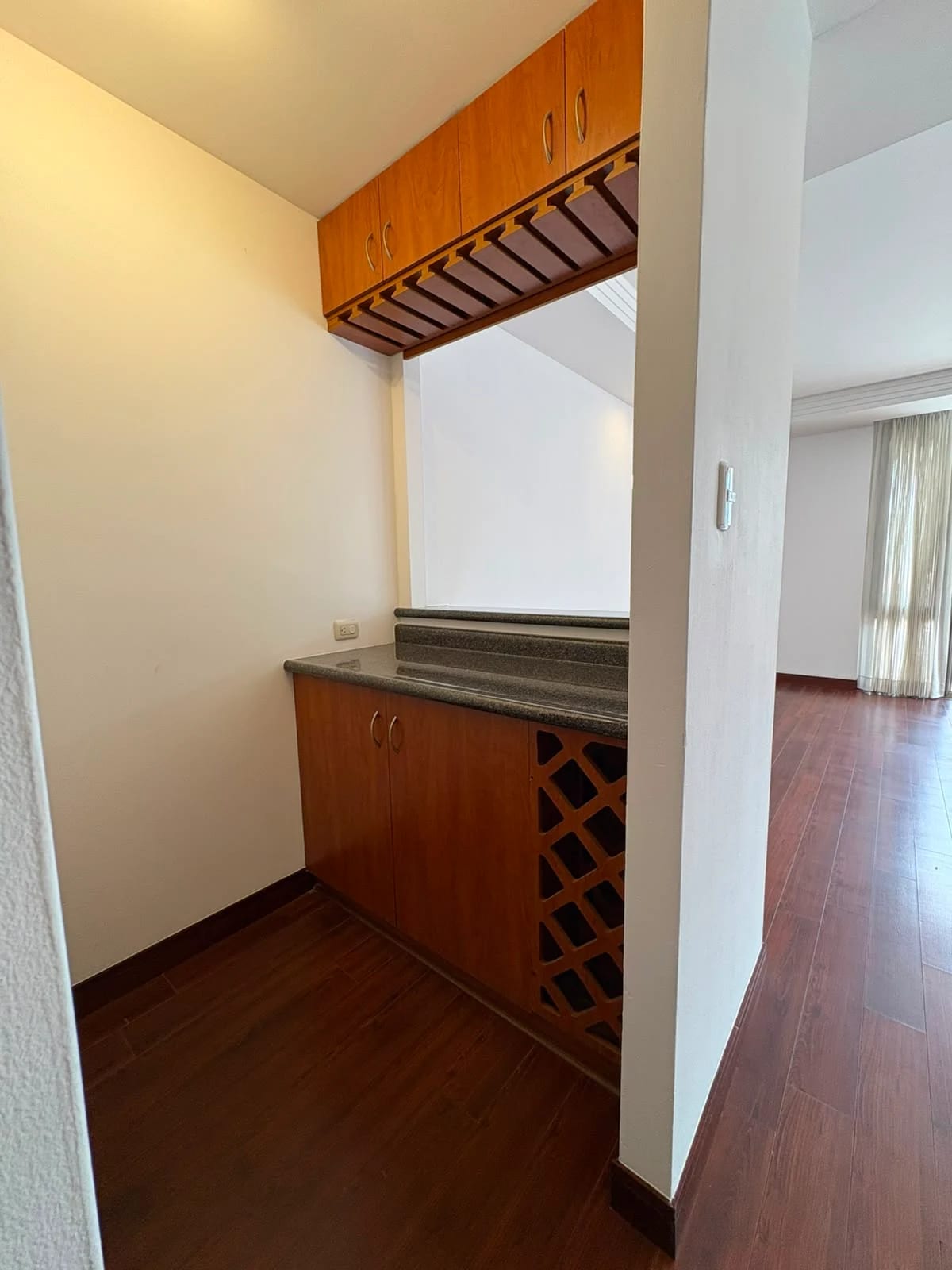 Apartamento en renta Jardines del Acueducto zona 10 — Apartamento en Alquiler en Jardines del Acueducto, Zona 10, Guatemala, Ciudad — foto 5 de 16