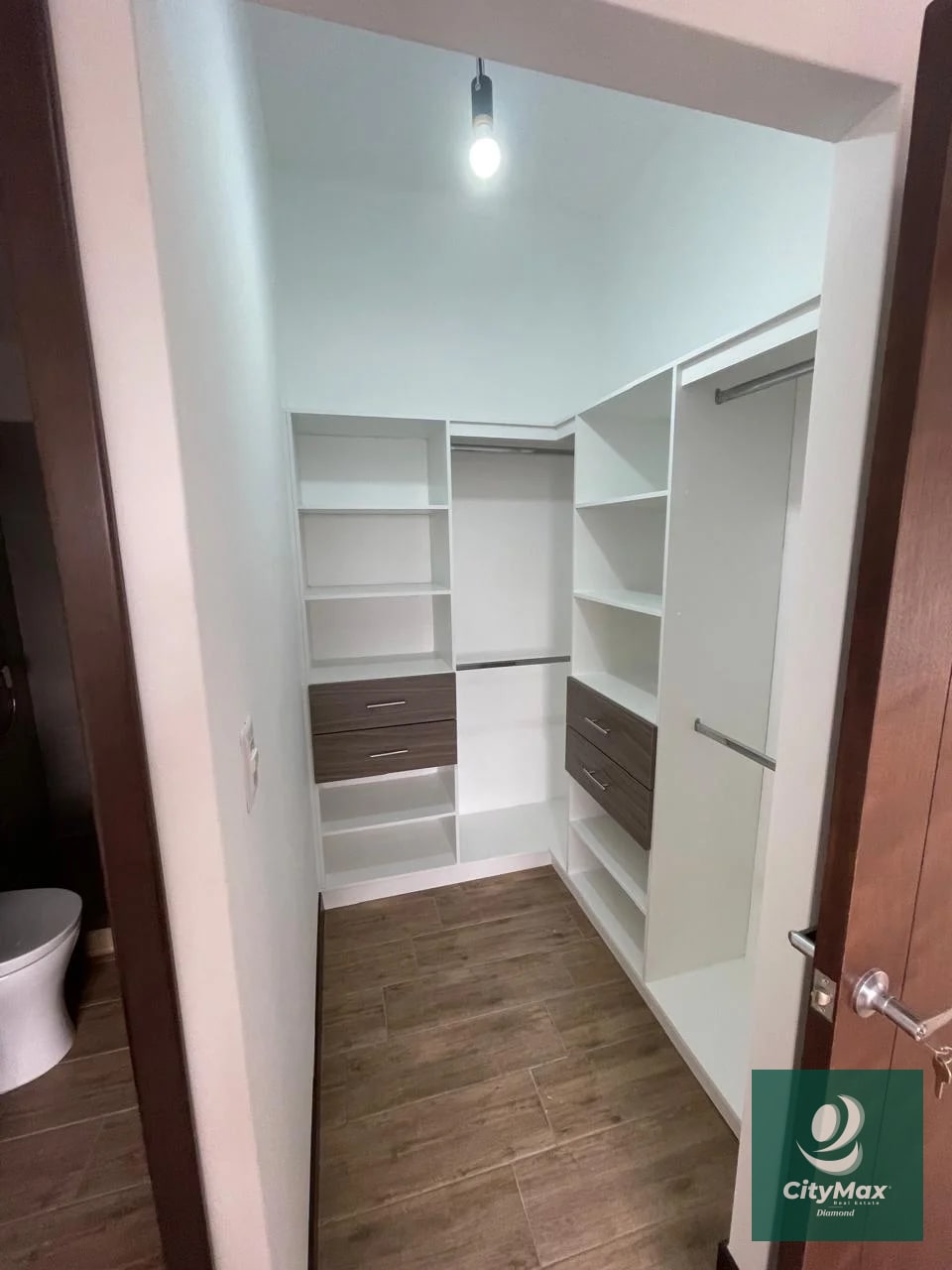 Apartamento en Renta en Zona 10 Cercano a Diagonal 6 - 2