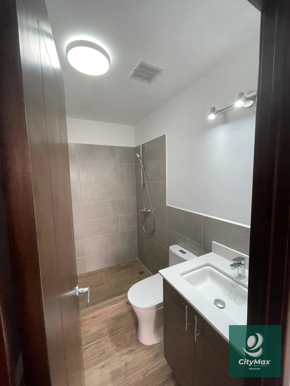 Apartamento en Renta en Zona 10 Cercano a Diagonal 6 - 3