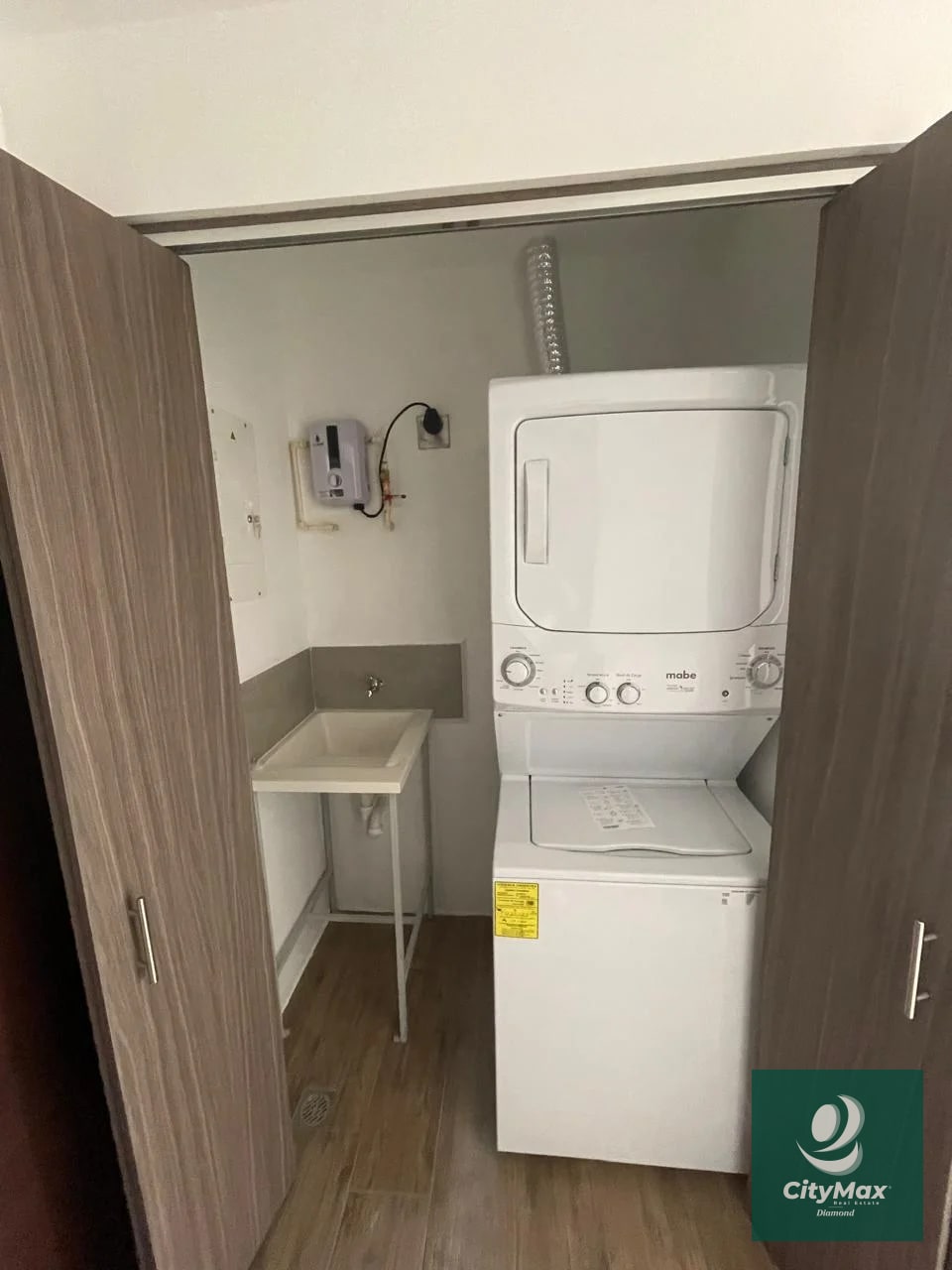 Apartamento en Renta en Zona 10 Cercano a Diagonal 6 - 5