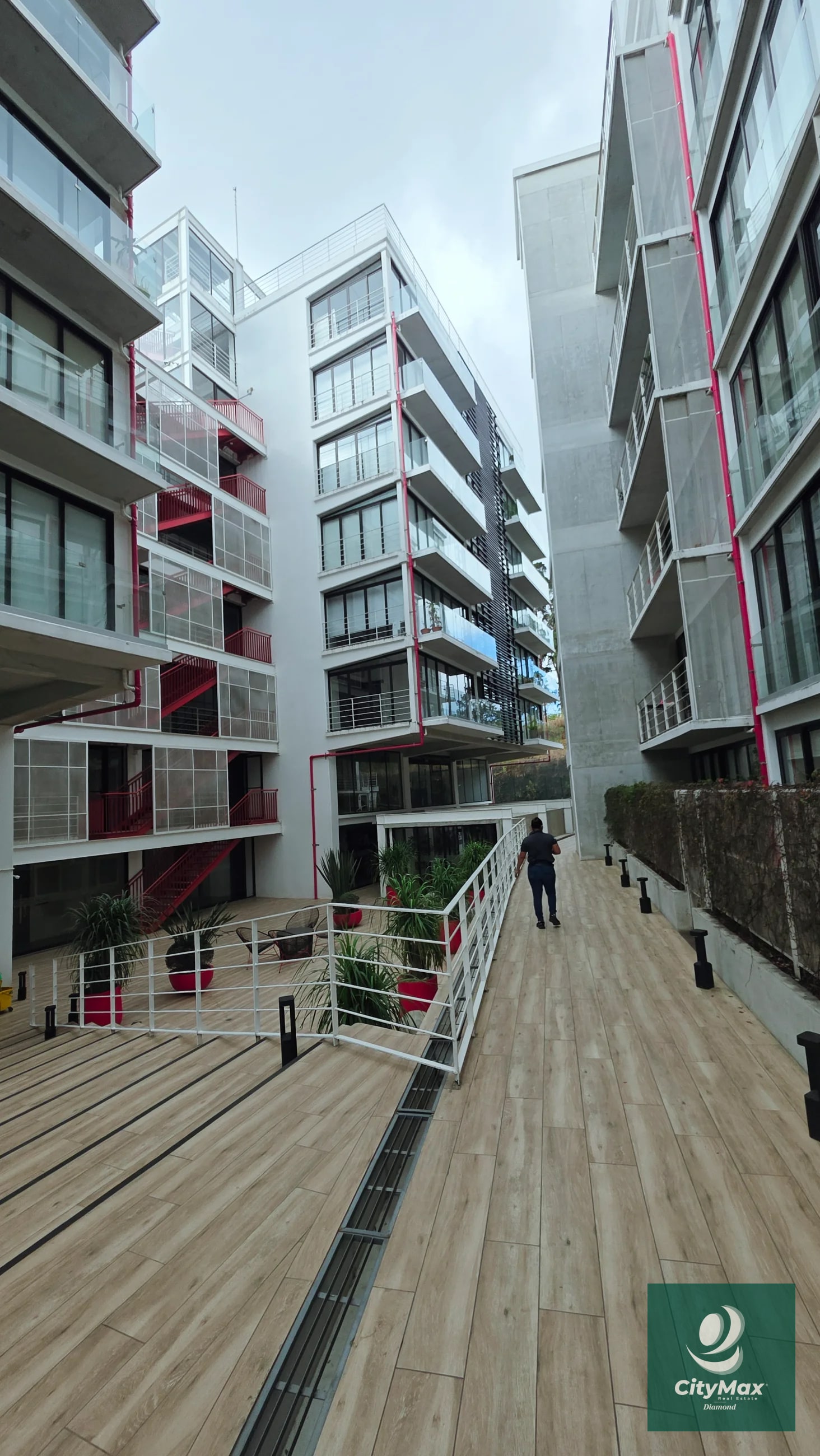 Apartamento en Renta en Zona 10 Cercano a Diagonal 6 - 2