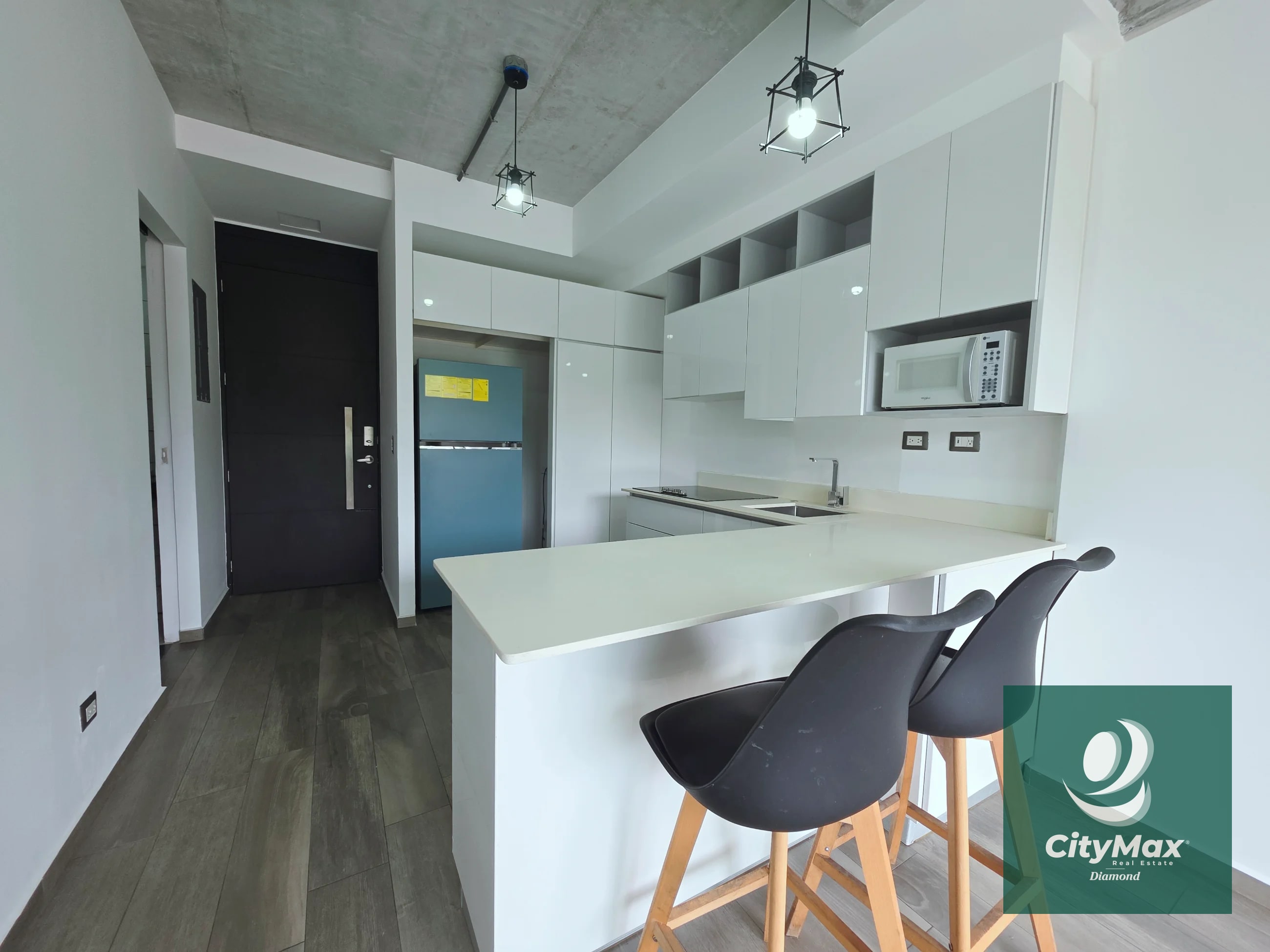 Apartamento en Renta en Zona 10 Cercano a Diagonal 6 - 7