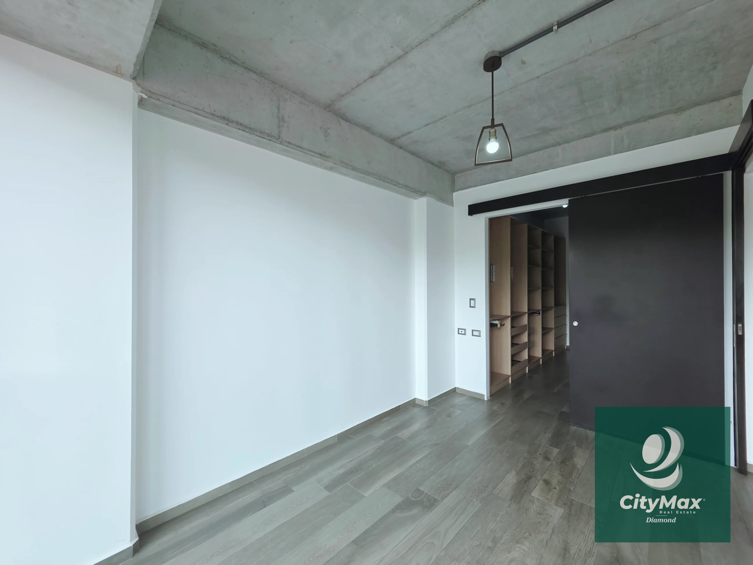 Apartamento en Renta en Zona 10 Cercano a Diagonal 6 - 12