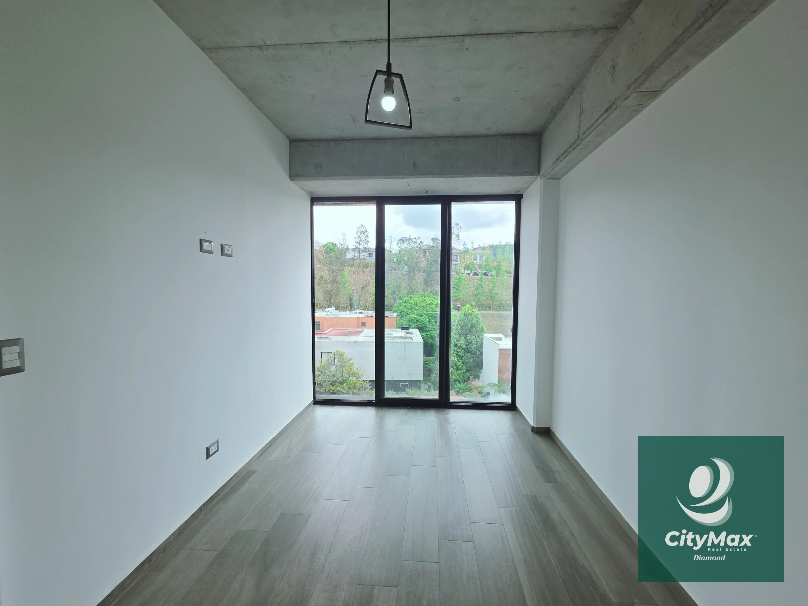 Apartamento en Renta en Zona 10 Cercano a Diagonal 6 - 10