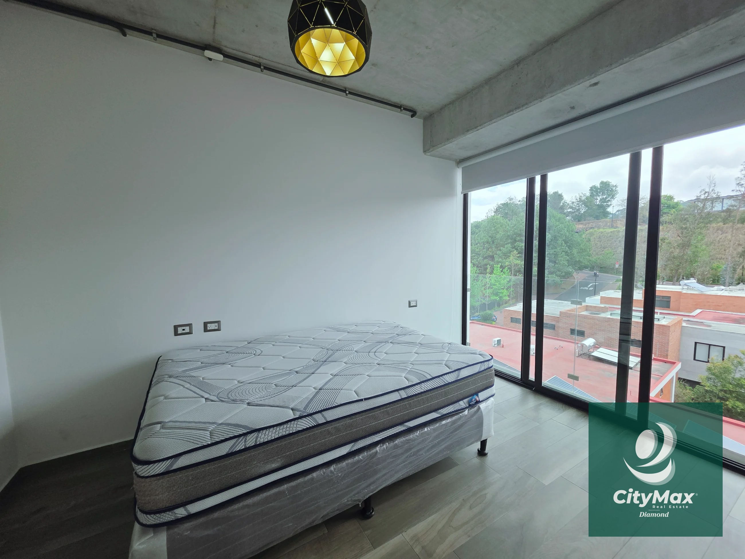 Apartamento en Renta en Zona 10 Cercano a Diagonal 6 - 13