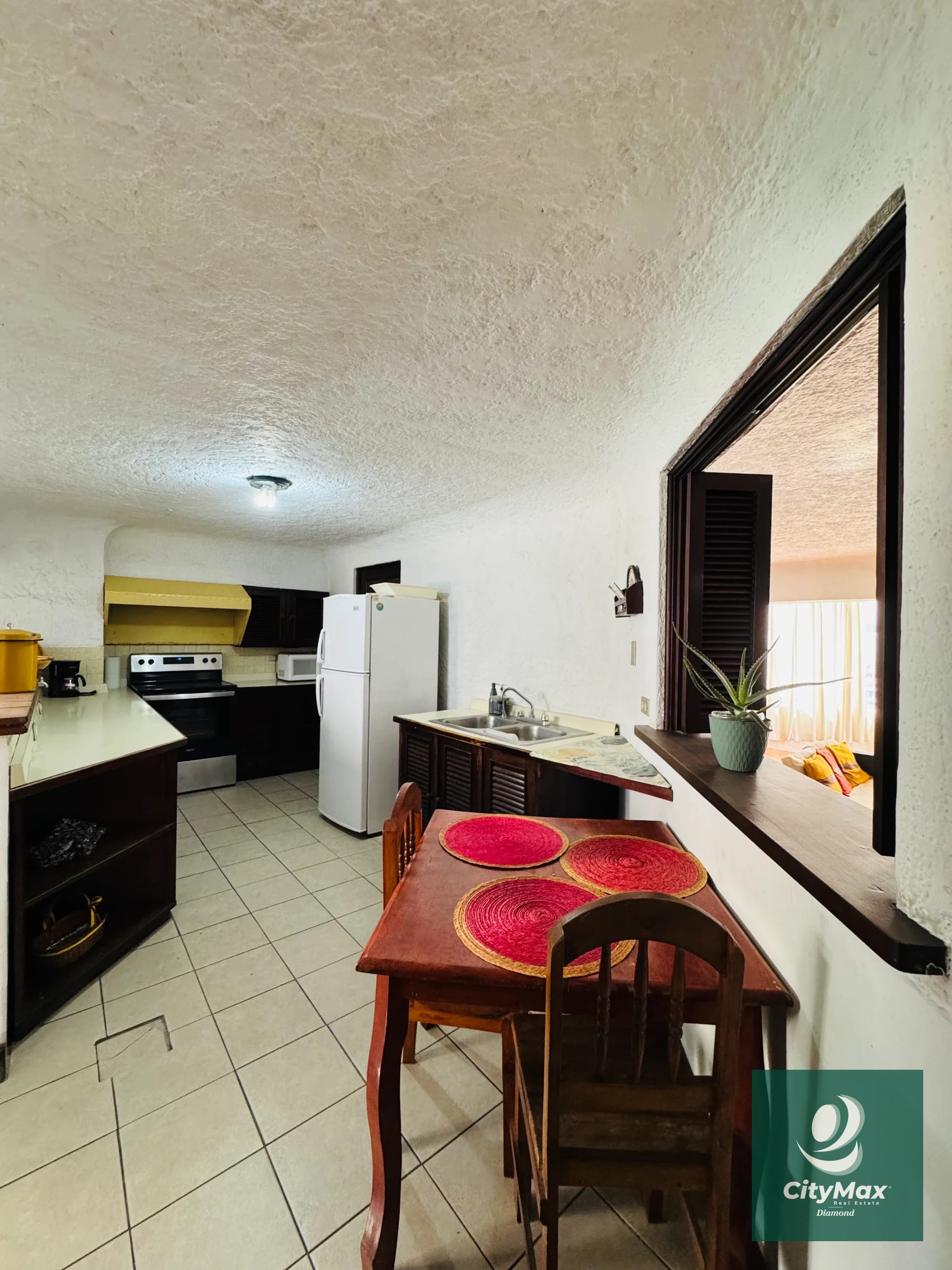 Apartamento Amueblado en venta y renta zona 10 - 5