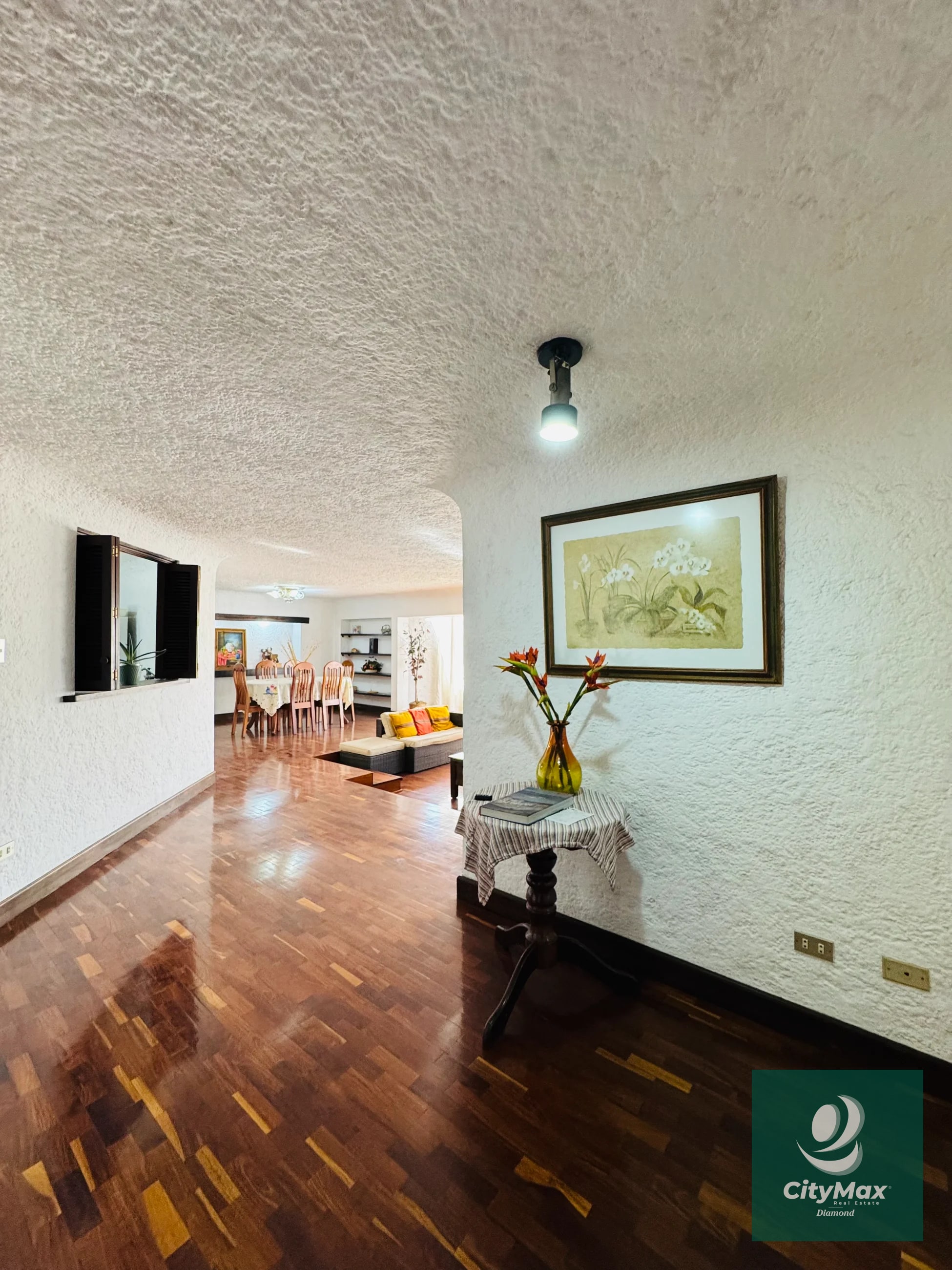 Apartamento Amueblado en venta y renta zona 10 - 7