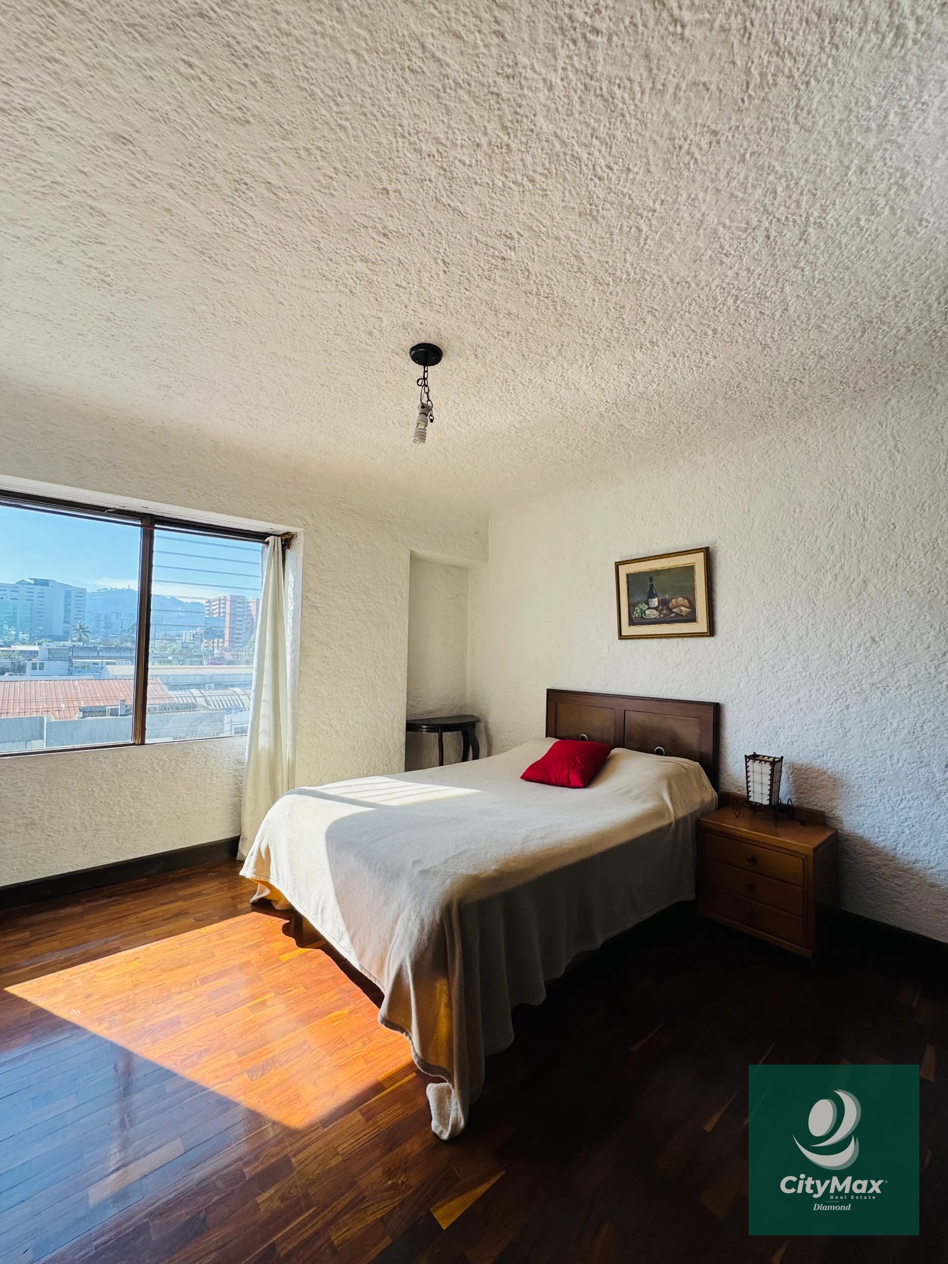 Apartamento Amueblado en venta y renta zona 10 - 10