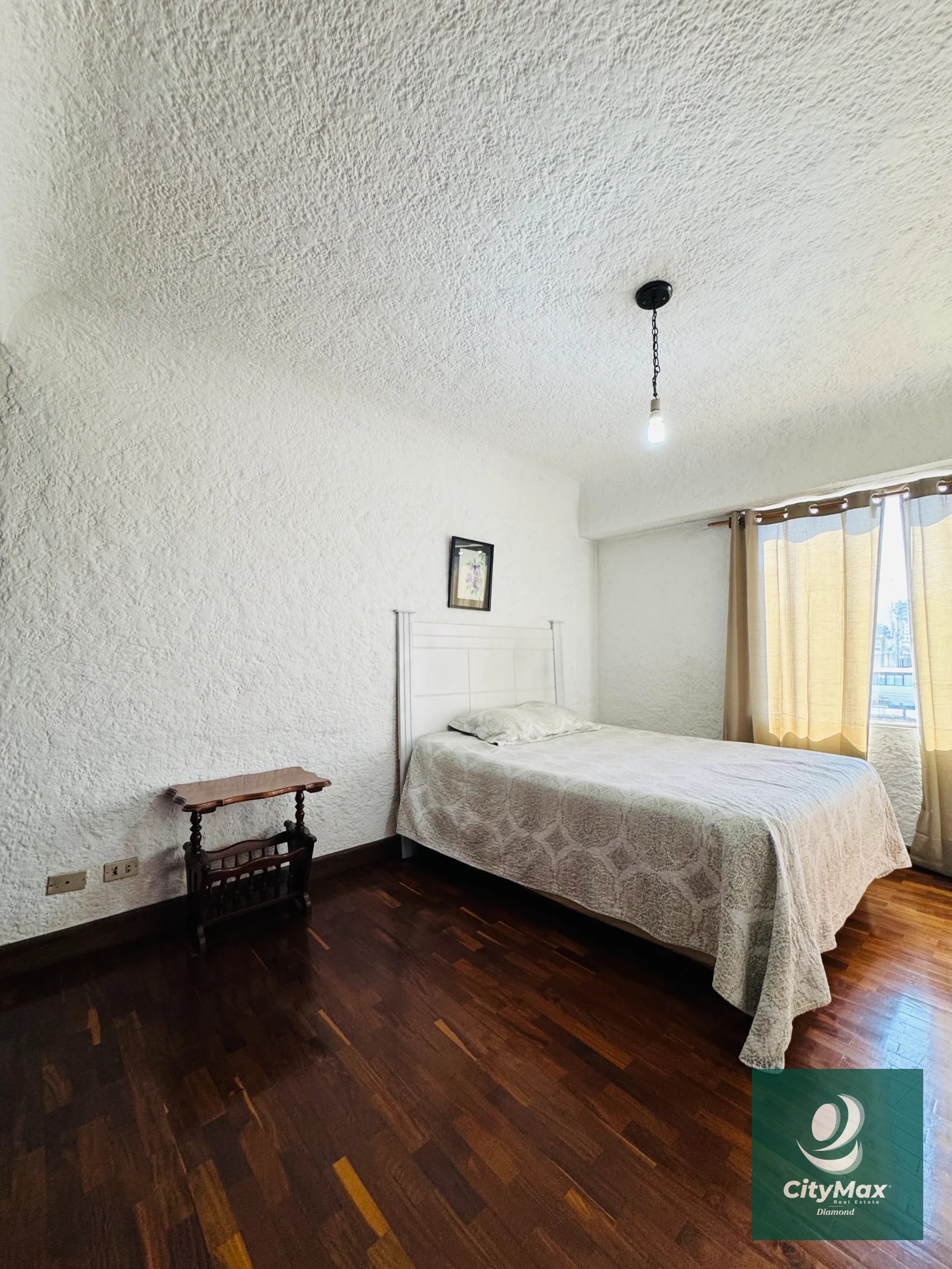 Apartamento Amueblado en venta y renta zona 10 - 9