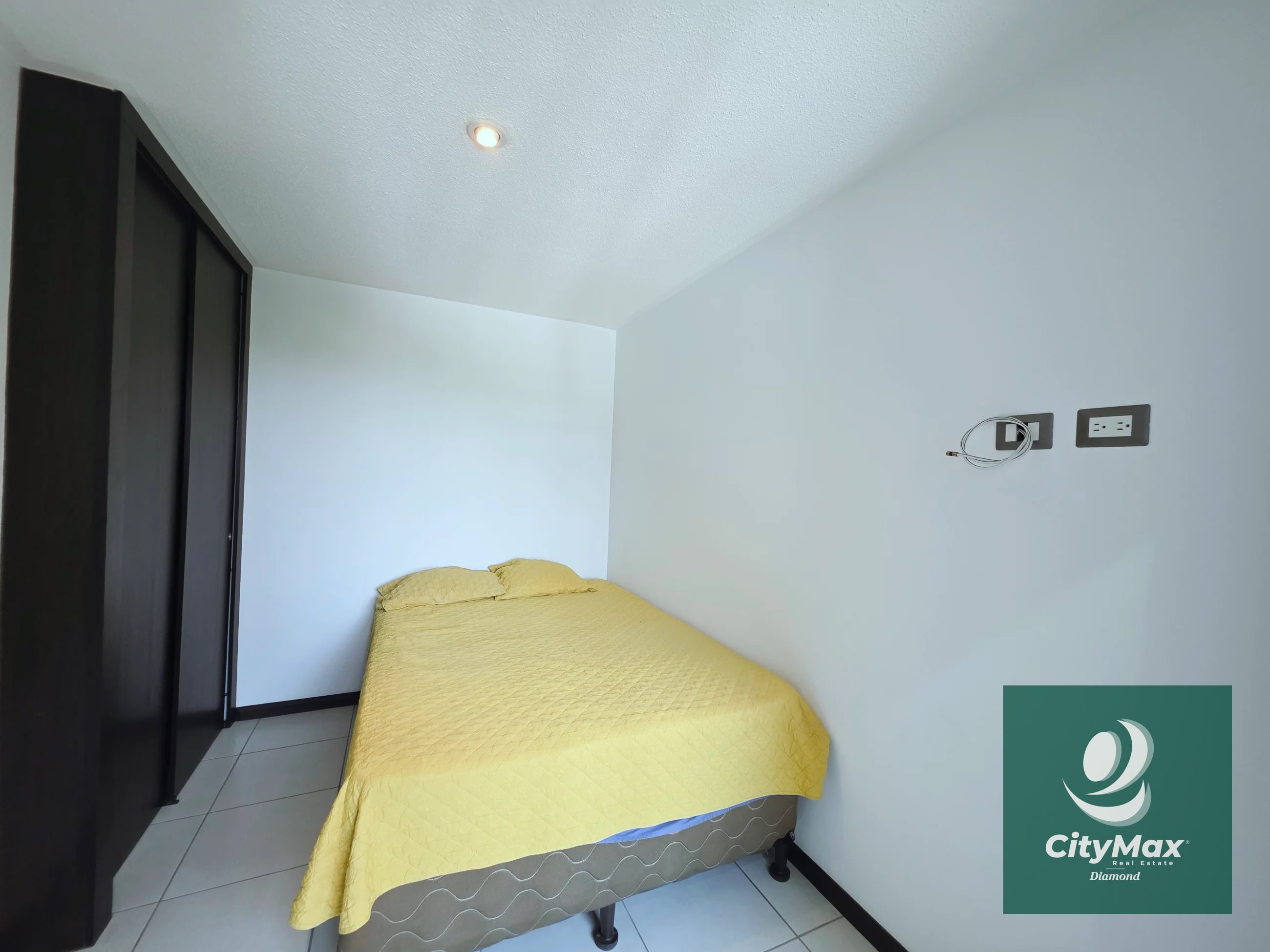 Apartamento Amueblado en Renta en Zona 11 Charcas - 12