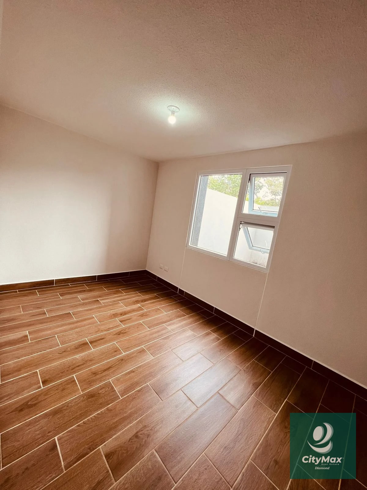 Apartamento en venta con jardín en Senderos zona 16 — Apartamento en Venta en Zona 16, Guatemala, Ciudad — foto 2 de 11