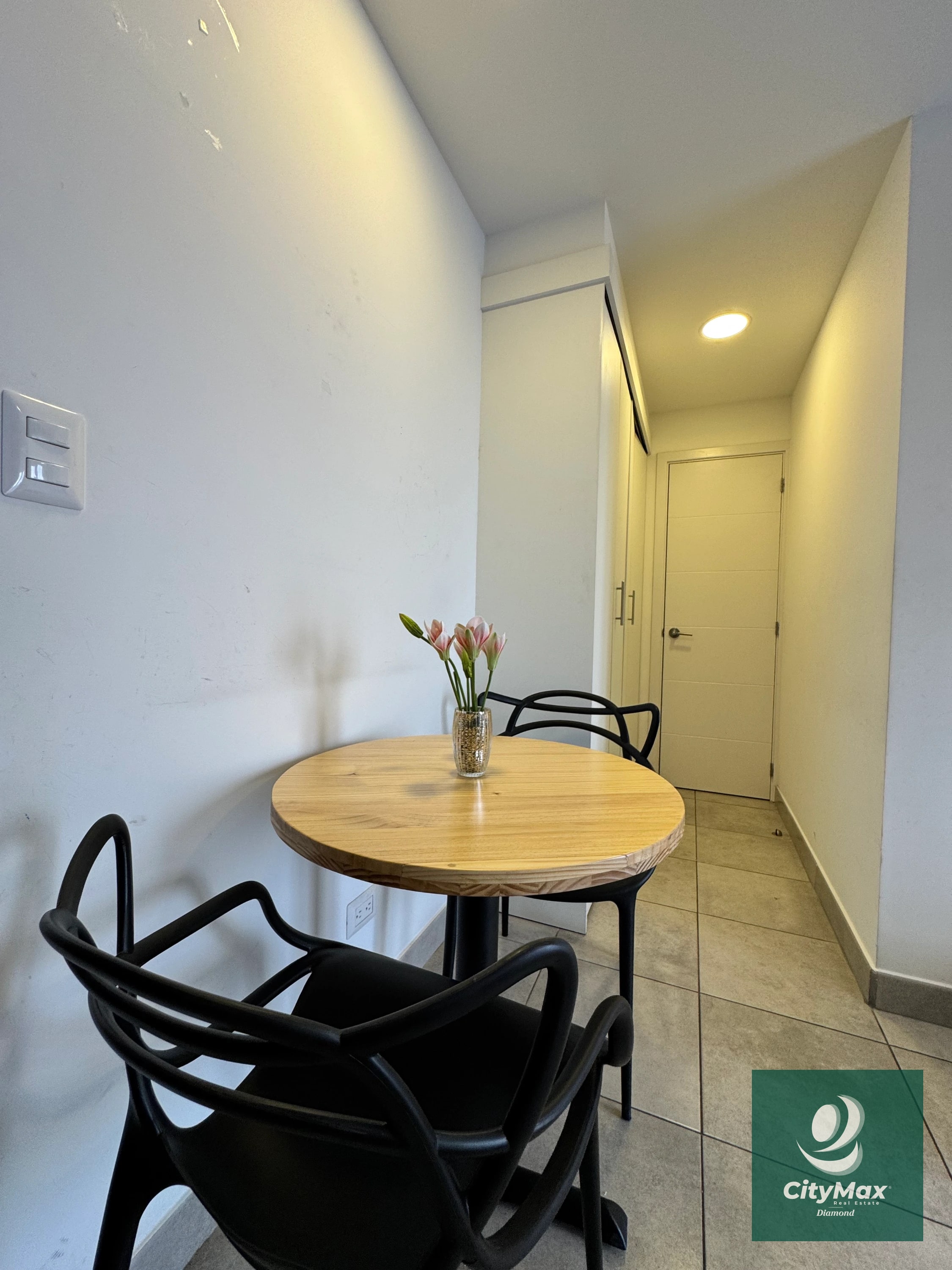 Apartamento Amueblado en Renta Fiamene Zona 10 Guatemala — Apartamento en Alquiler en Fiamene, Zona 10, Guatemala, Ciudad — foto 4 de 13