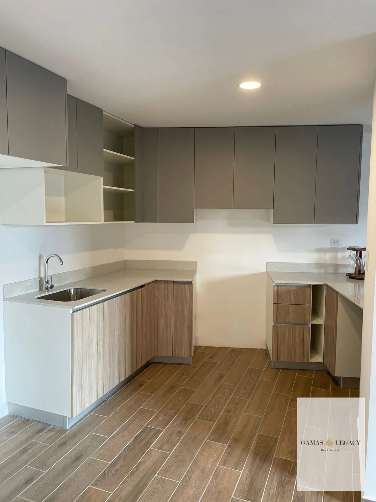 APARTAMENTO EN RENTA | PARQUE 14 | ZONA 14 — Apartamento en Alquiler en Zona 14, Guatemala, Ciudad — foto 1 de 8