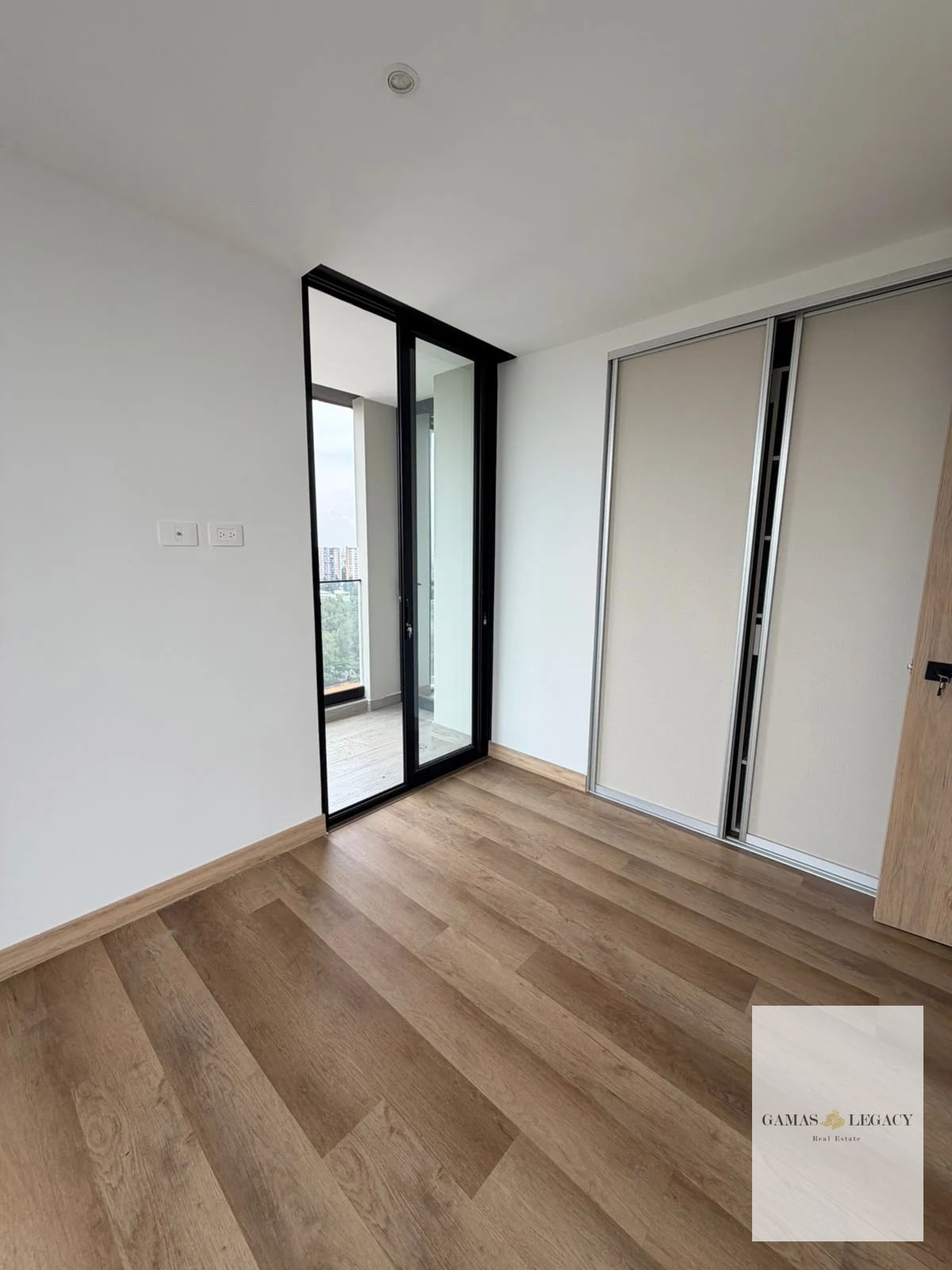 APARTAMENTO EN RENTA | EDIFICIO TOMUS | ZONA 15 — Apartamento en Alquiler en Tomus, Zona 15, Guatemala, Ciudad — foto 4 de 8