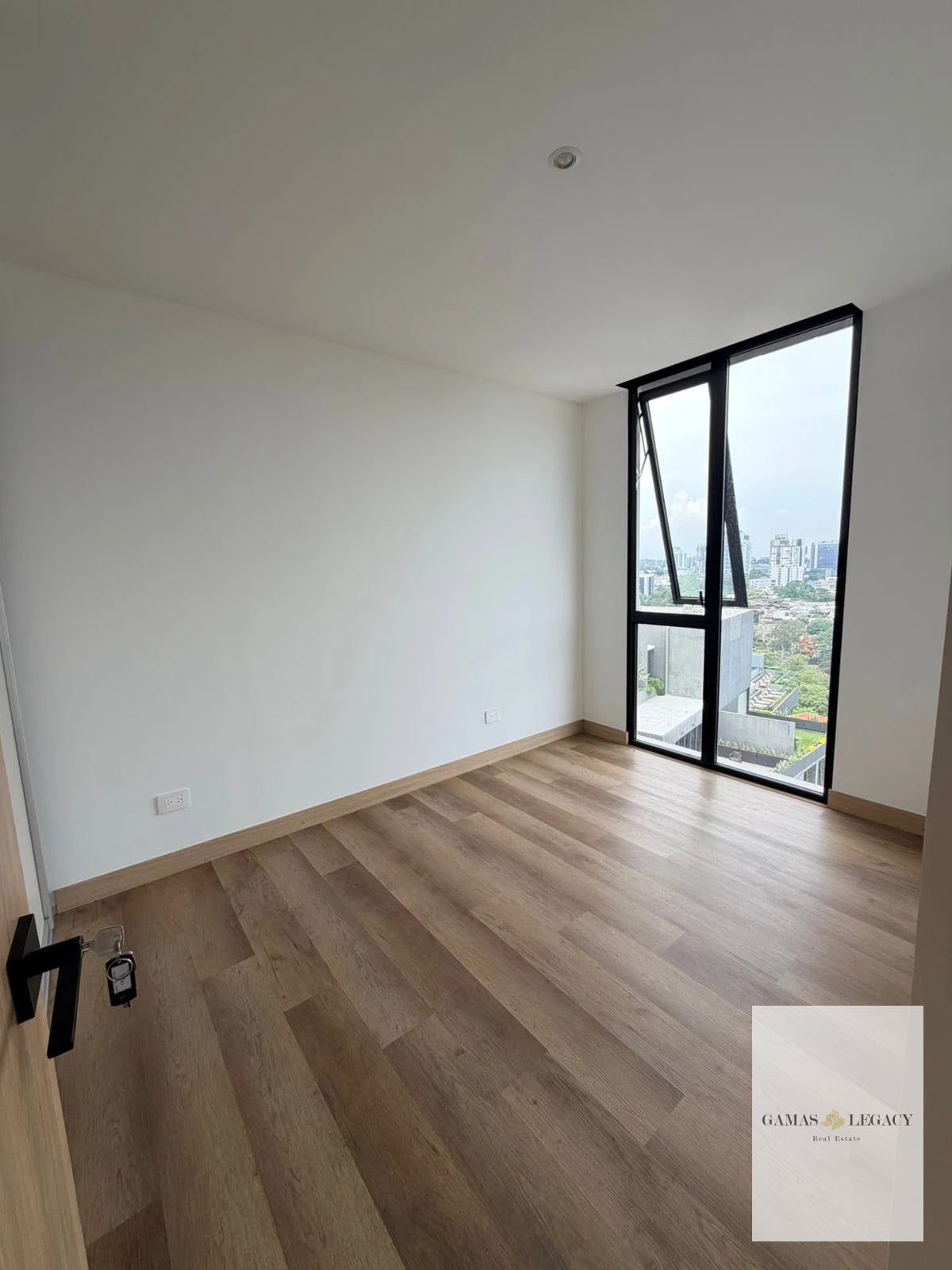 APARTAMENTO EN RENTA | EDIFICIO TOMUS | ZONA 15 — Apartamento en Alquiler en Tomus, Zona 15, Guatemala, Ciudad — foto 3 de 8