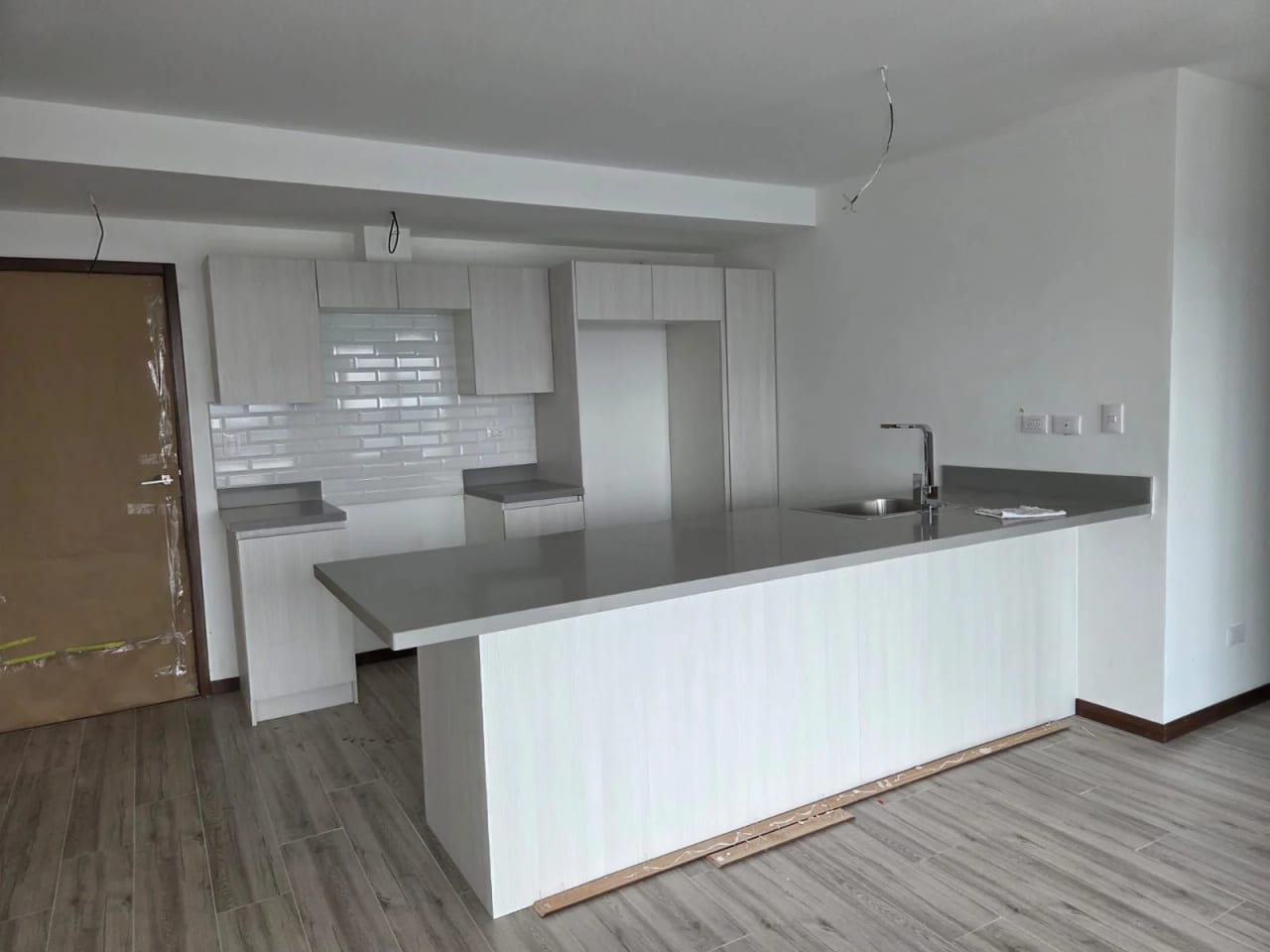 VENDO DOS APTOS EDIF. NEO ZONA 10 REF.6920 — Apartamento en Venta en Zona 10, Guatemala, Ciudad — foto 2 de 11