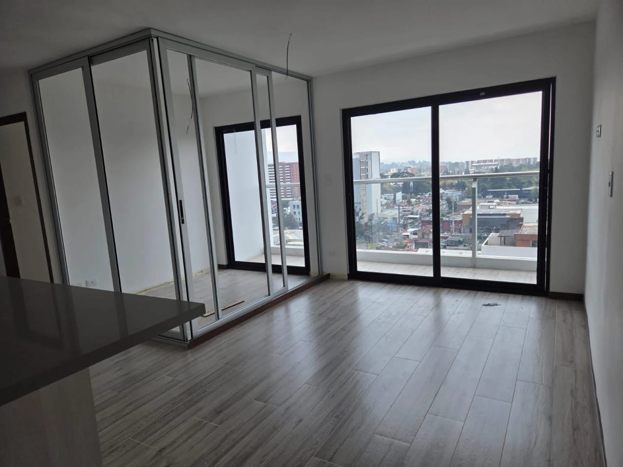VENDO DOS APTOS EDIF. NEO ZONA 10 REF.6920 — Apartamento en Venta en Zona 10, Guatemala, Ciudad — foto 3 de 11
