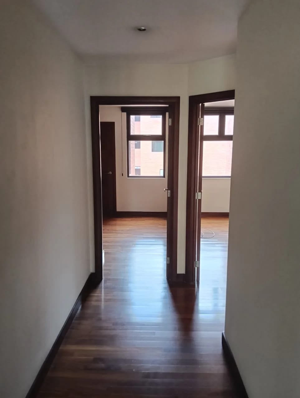 Vendo Apto Z.10 Edif. Mirafiori REF.6827 *110 M2, 2 Hab, 2 Baños, 2 Parqueos, $250k* — Apartamento en Venta en Zona 10, Guatemala, Ciudad — foto 3 de 16