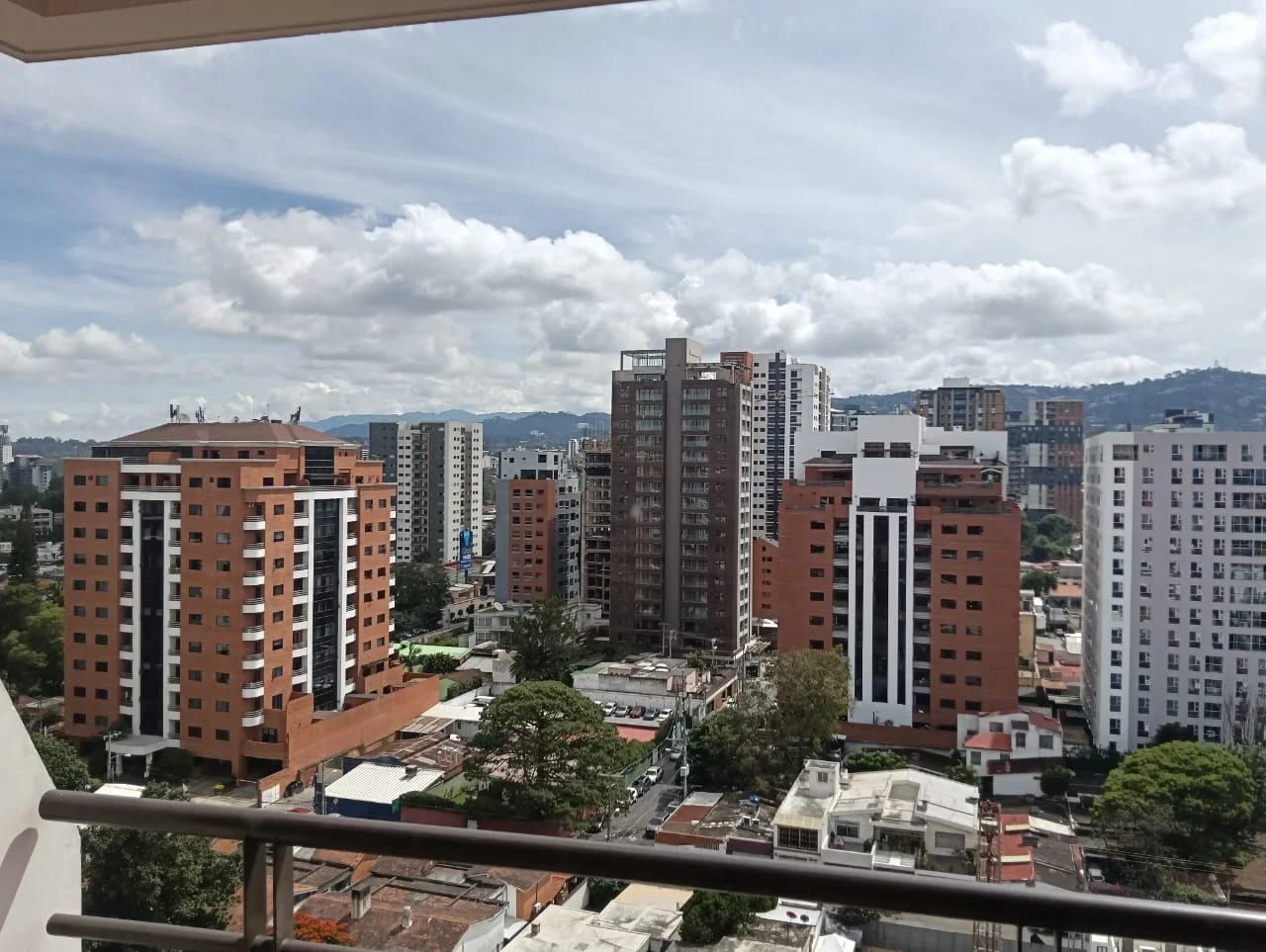 Vendo Apto Z.10 Edif. Mirafiori REF.6827 *110 M2, 2 Hab, 2 Baños, 2 Parqueos, $250k* — Apartamento en Venta en Zona 10, Guatemala, Ciudad — foto 8 de 16